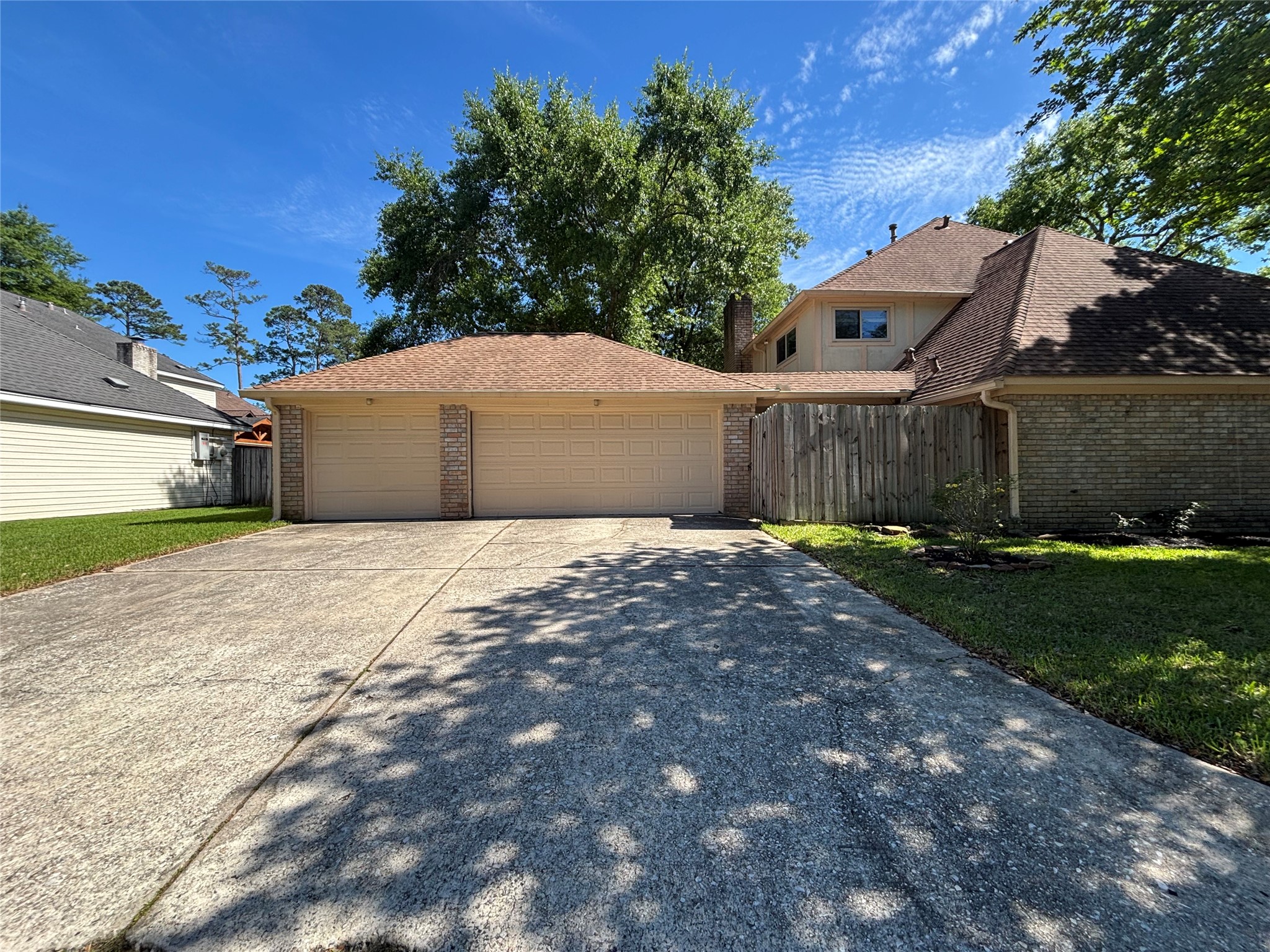 18326 Lake Oaks Drive Spring, TX 77388 - Photo 31 of 37 3 car garage with workspace!!