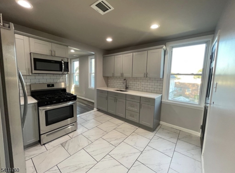 258 Montgomery Street Bloomfield, NJ 07003 - Photo 1 of 7