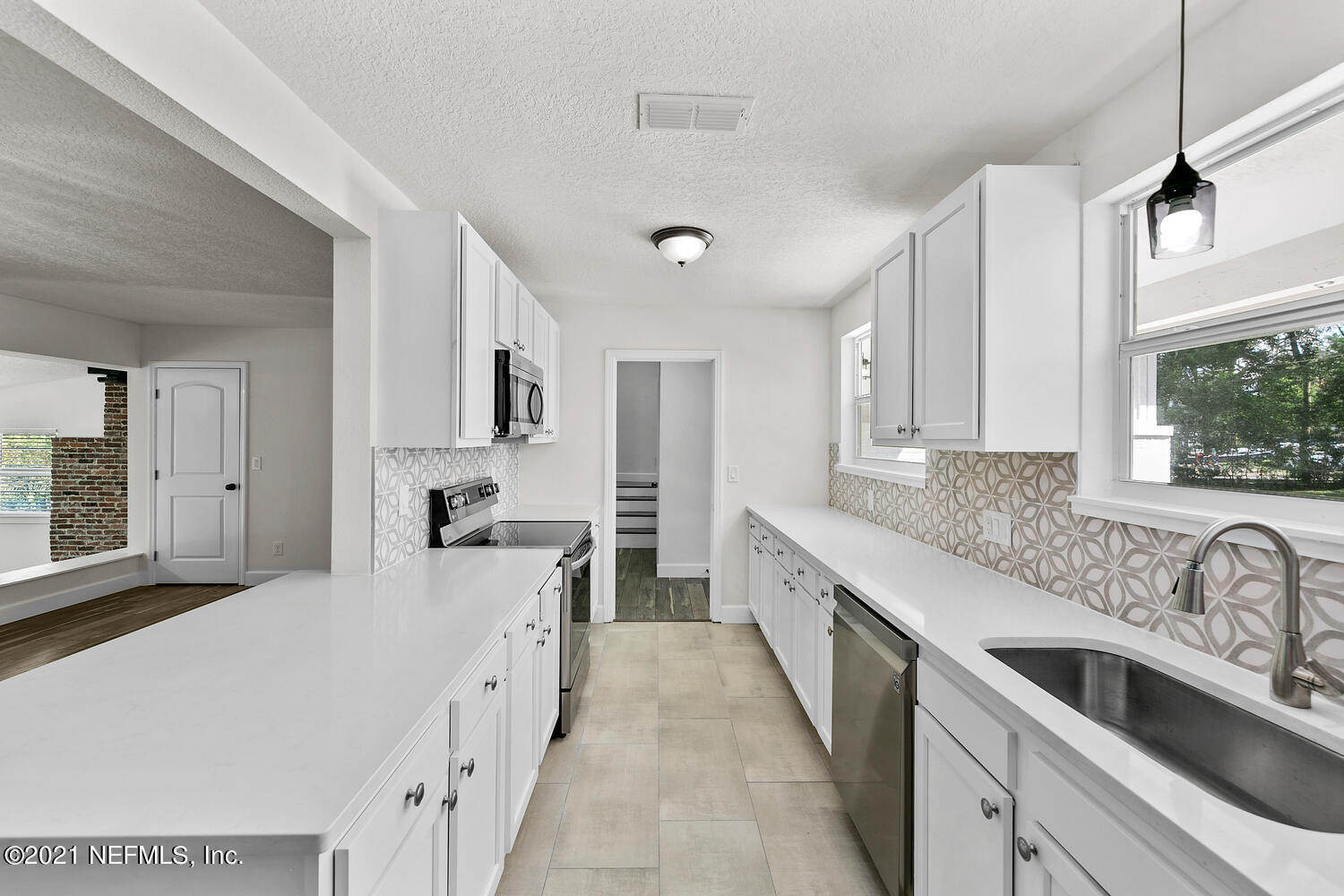 2445 Patsy Anne Drive Jacksonville, FL 32207 - Photo 6 of 35 A0817-025-014-1500x1000