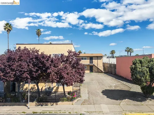 a view of a pathway with a yard