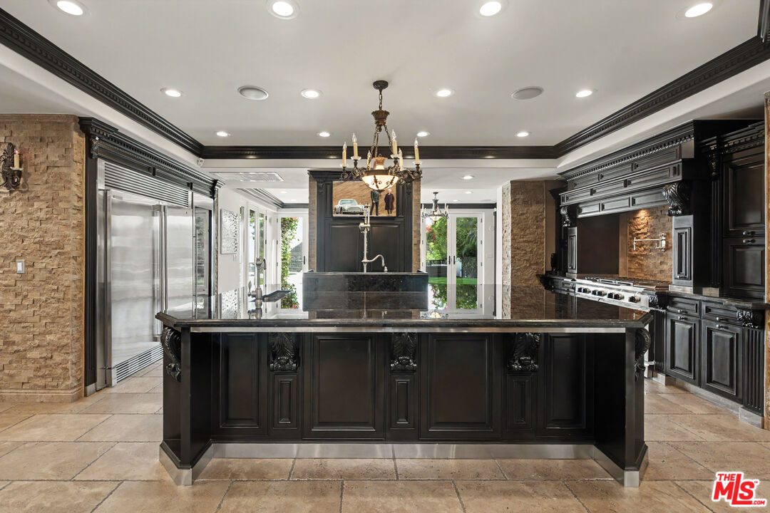 12608 Promontory Road Los Angeles, CA 90049 - Photo 10 of 59