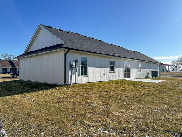 $289,500 | 711 Ivey Lane, Sedalia, MO 65301