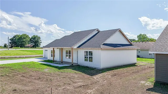$309,500 | 711 Ivey Lane, Sedalia, MO 65301