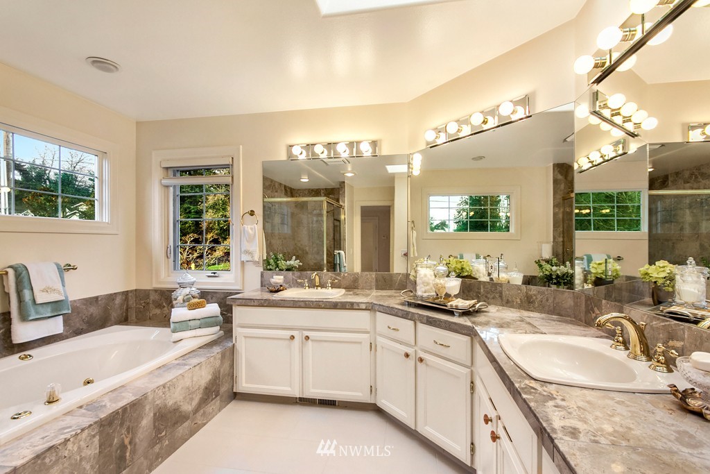 2790 Evergreen Point Road Medina, WA 98039 - Photo 16 of 22