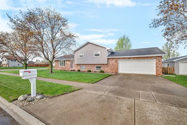 $349,000 | 390 South Di Paolo Drive, Coal City, IL 60416