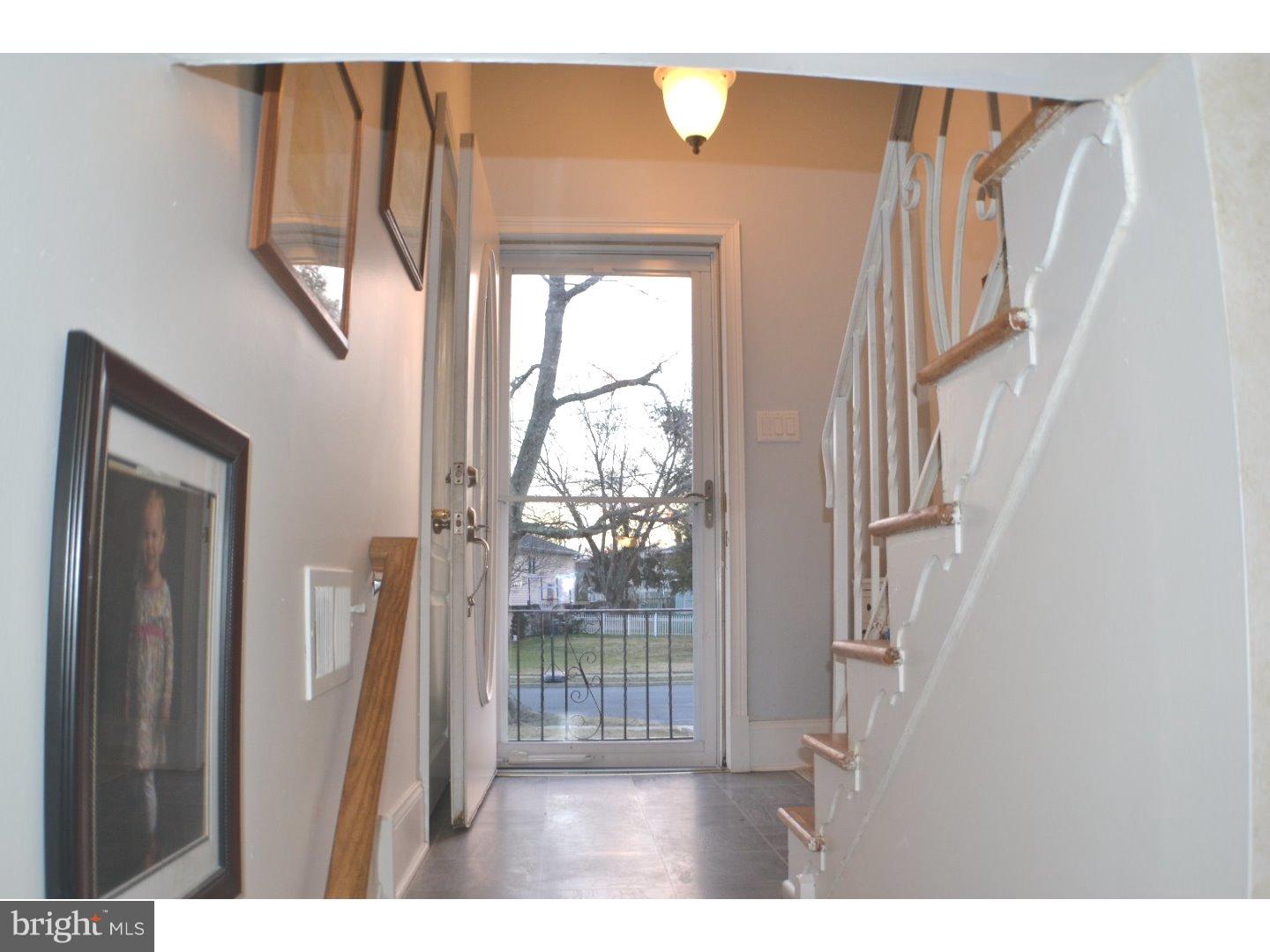 846 Lancing Road Woodbury, NJ 08096 - Photo 3 of 15 Foyer