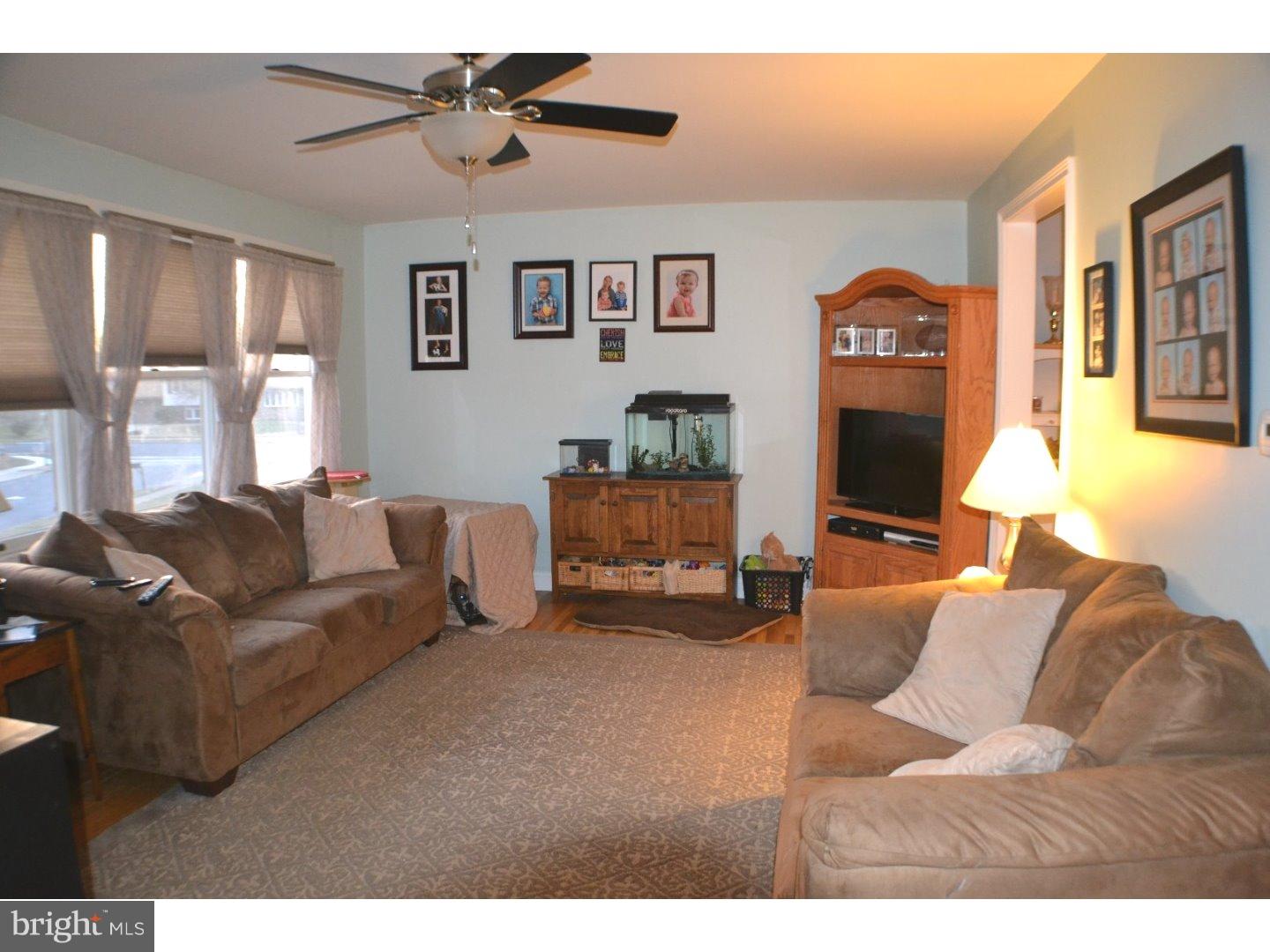 846 Lancing Road Woodbury, NJ 08096 - Photo 4 of 15 Living Room