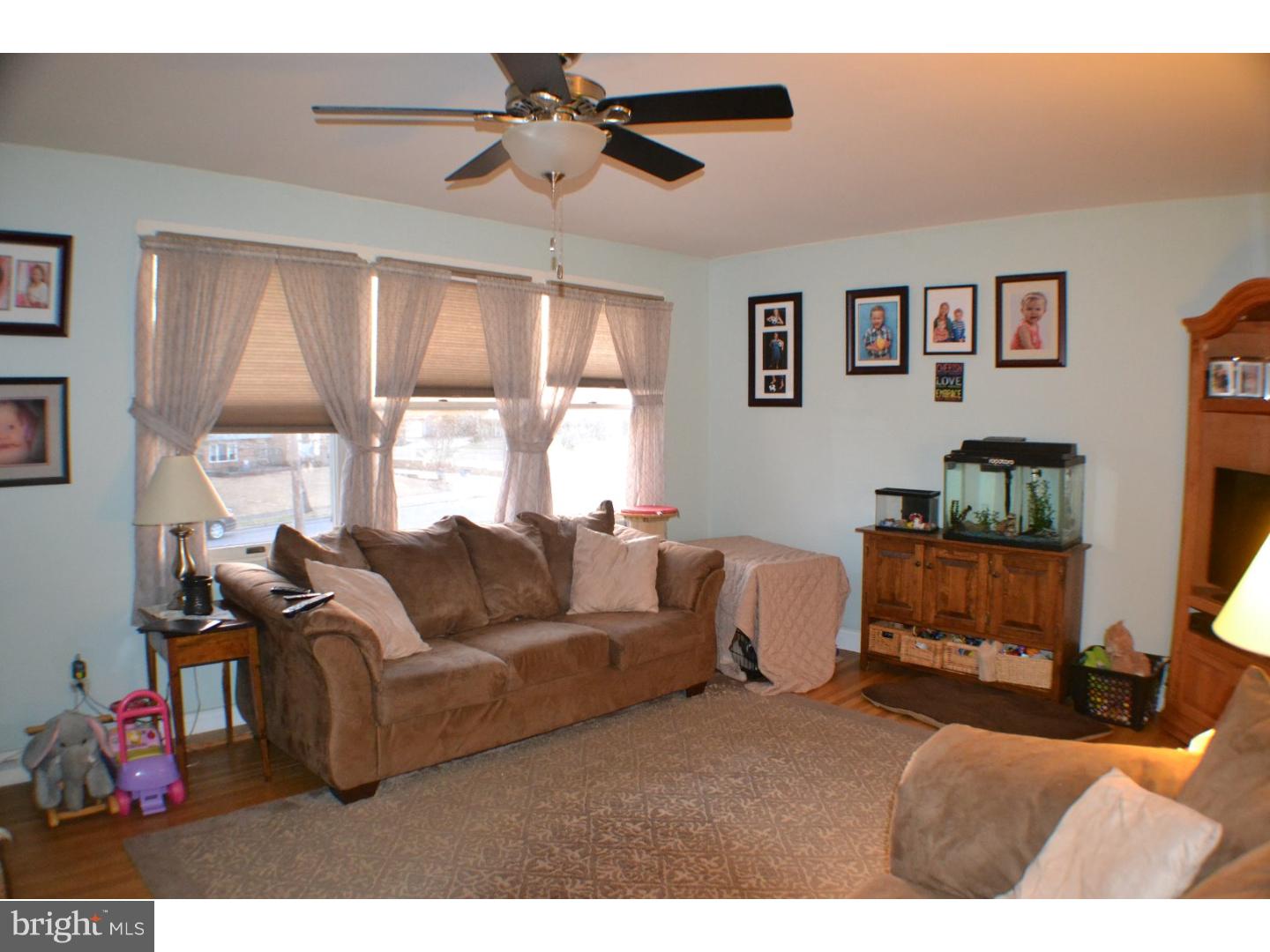 846 Lancing Road Woodbury, NJ 08096 - Photo 5 of 15 Living Room