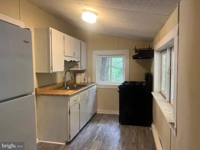 $1,800 | 1 Punte Lane, Essex, MD 21221