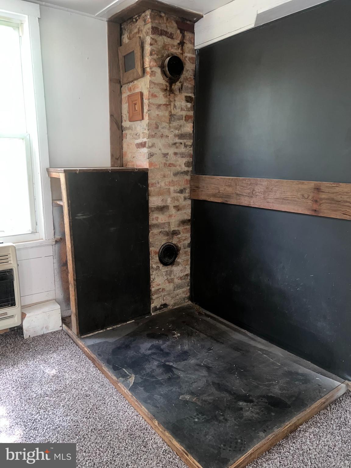 1 Punte Lane Essex, MD 21221 - Photo 25 of 37 a view of empty room with windows