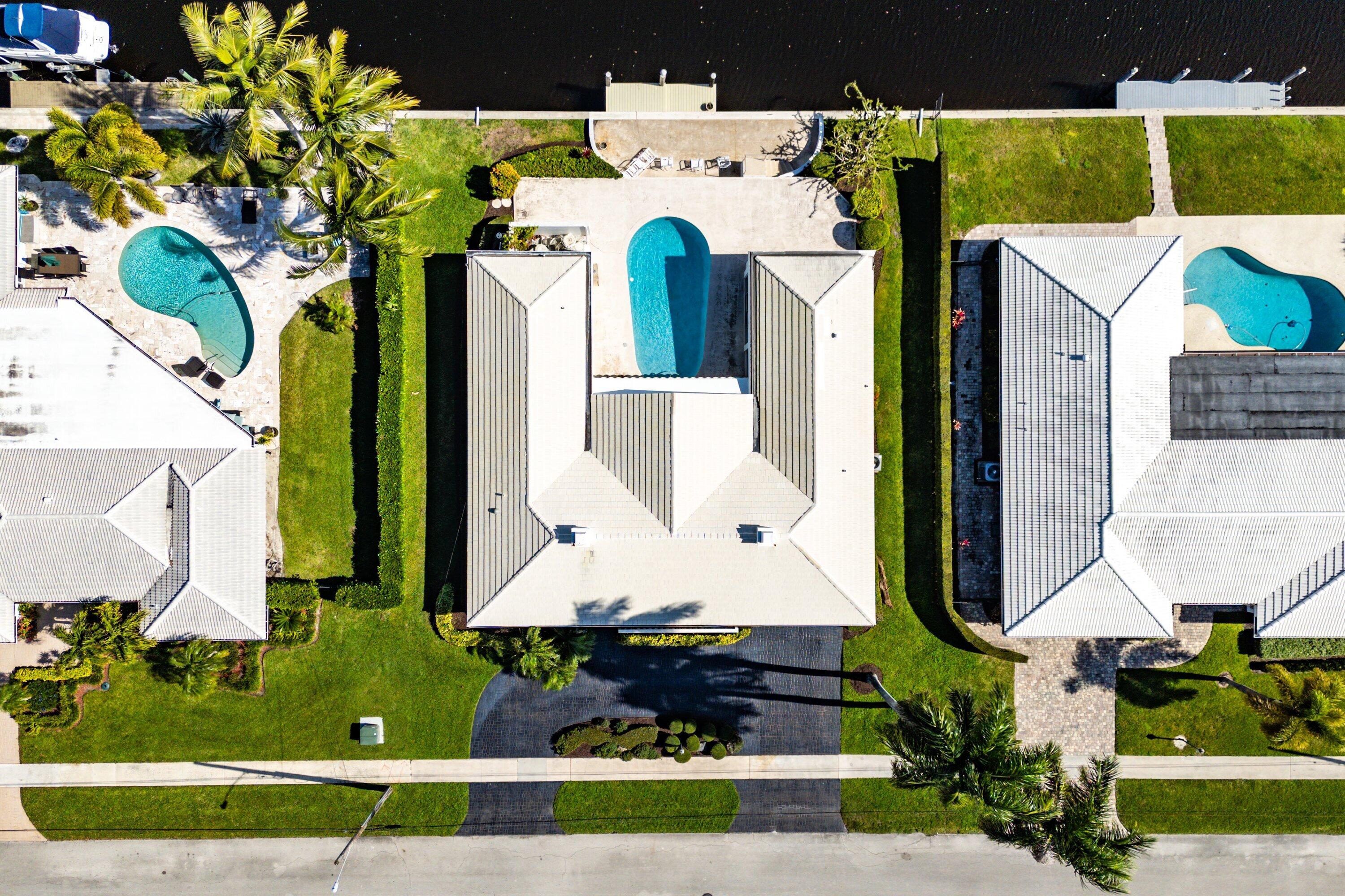 950 Mulberry Way Boca Raton, FL 33486 - Photo 18 of 23 an aerial view of a house with a yard and fountain