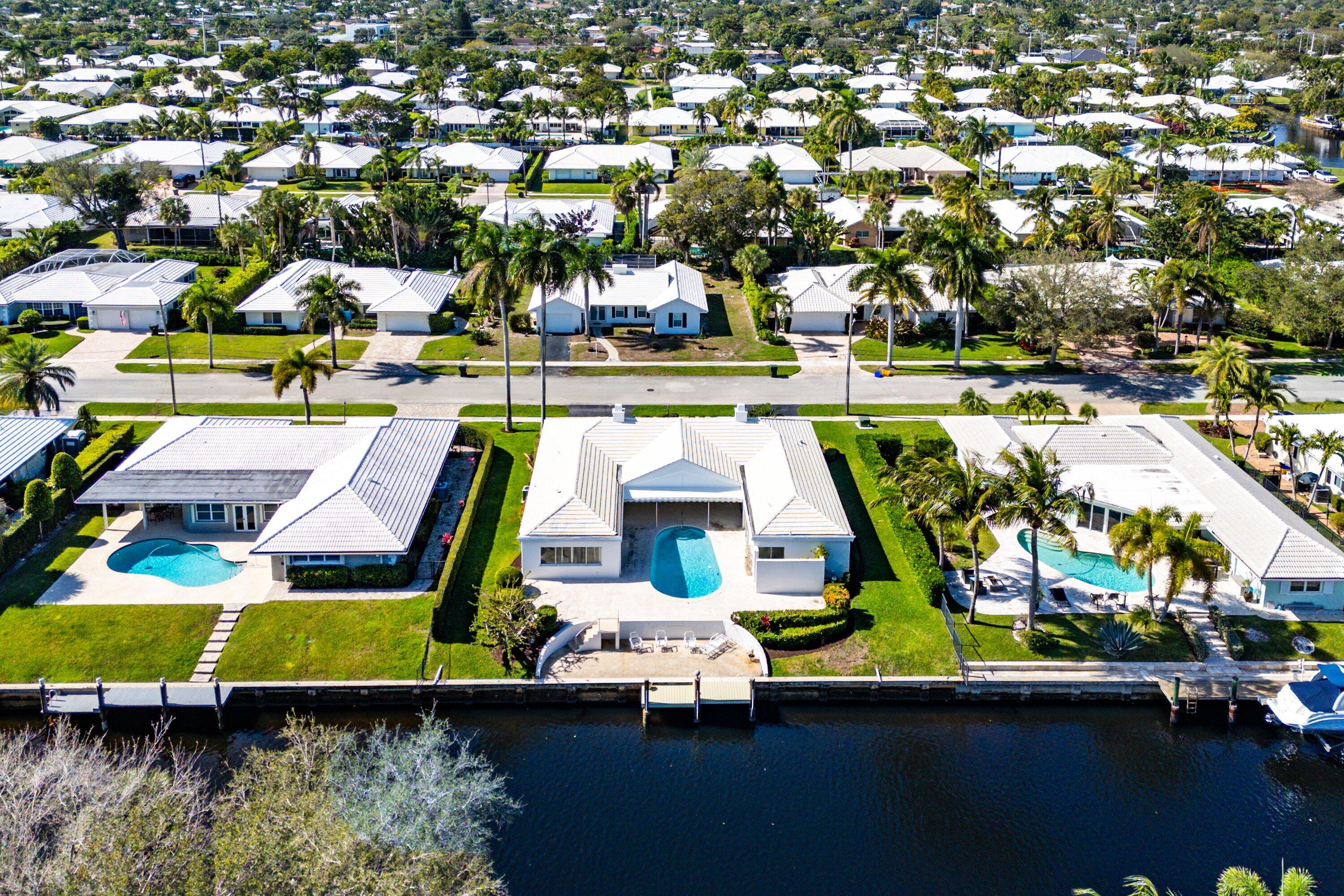 950 Mulberry Way Boca Raton, FL 33486 - Photo 19 of 23 an aerial view of residential houses with outdoor space