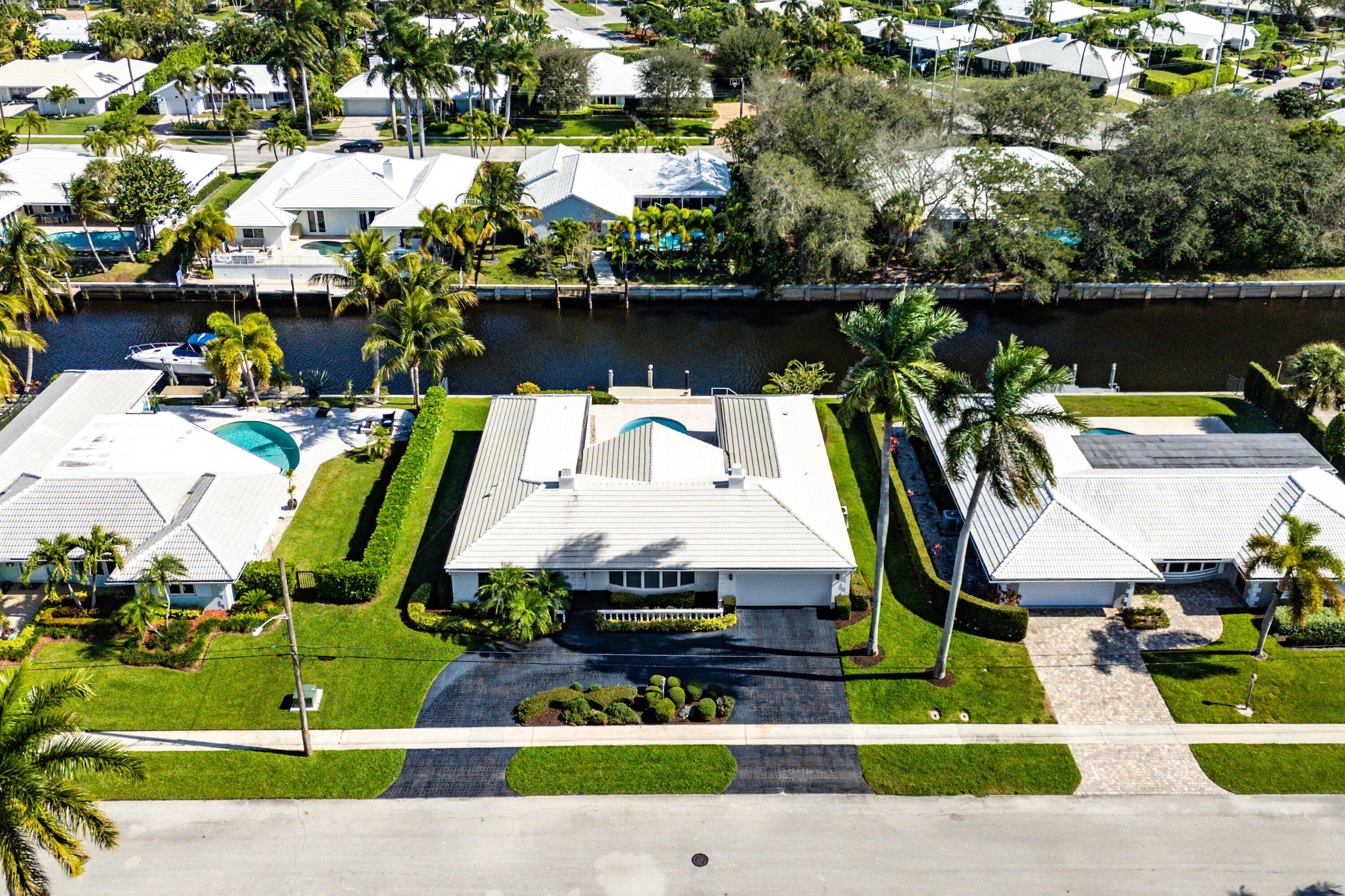 950 Mulberry Way Boca Raton, FL 33486 - Photo 20 of 23 an aerial view of a swimming pool with a yard and trees