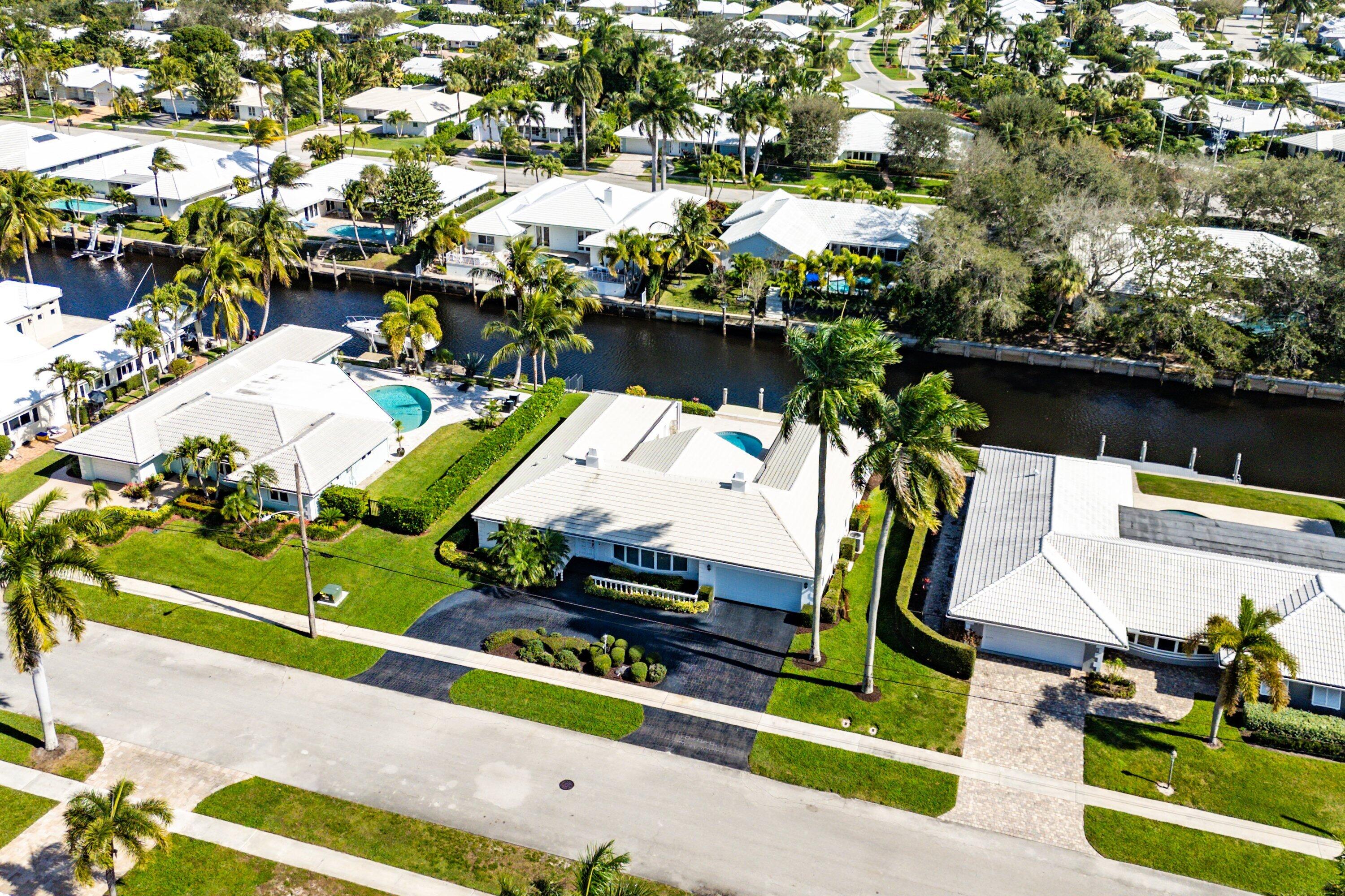 950 Mulberry Way Boca Raton, FL 33486 - Photo 21 of 23 an outdoor space with seating