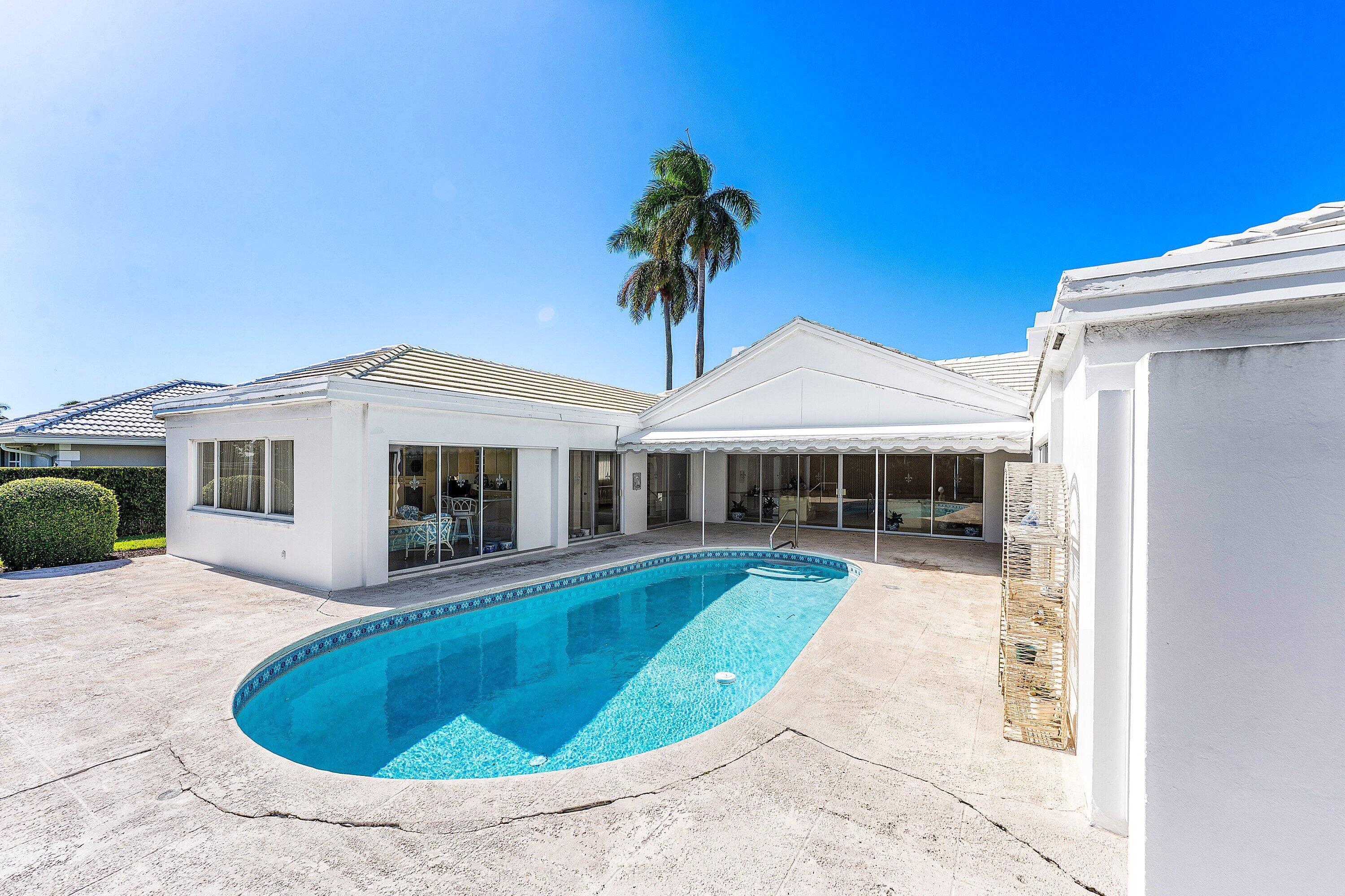 950 Mulberry Way Boca Raton, FL 33486 - Photo 6 of 23 a front view of a house with yard