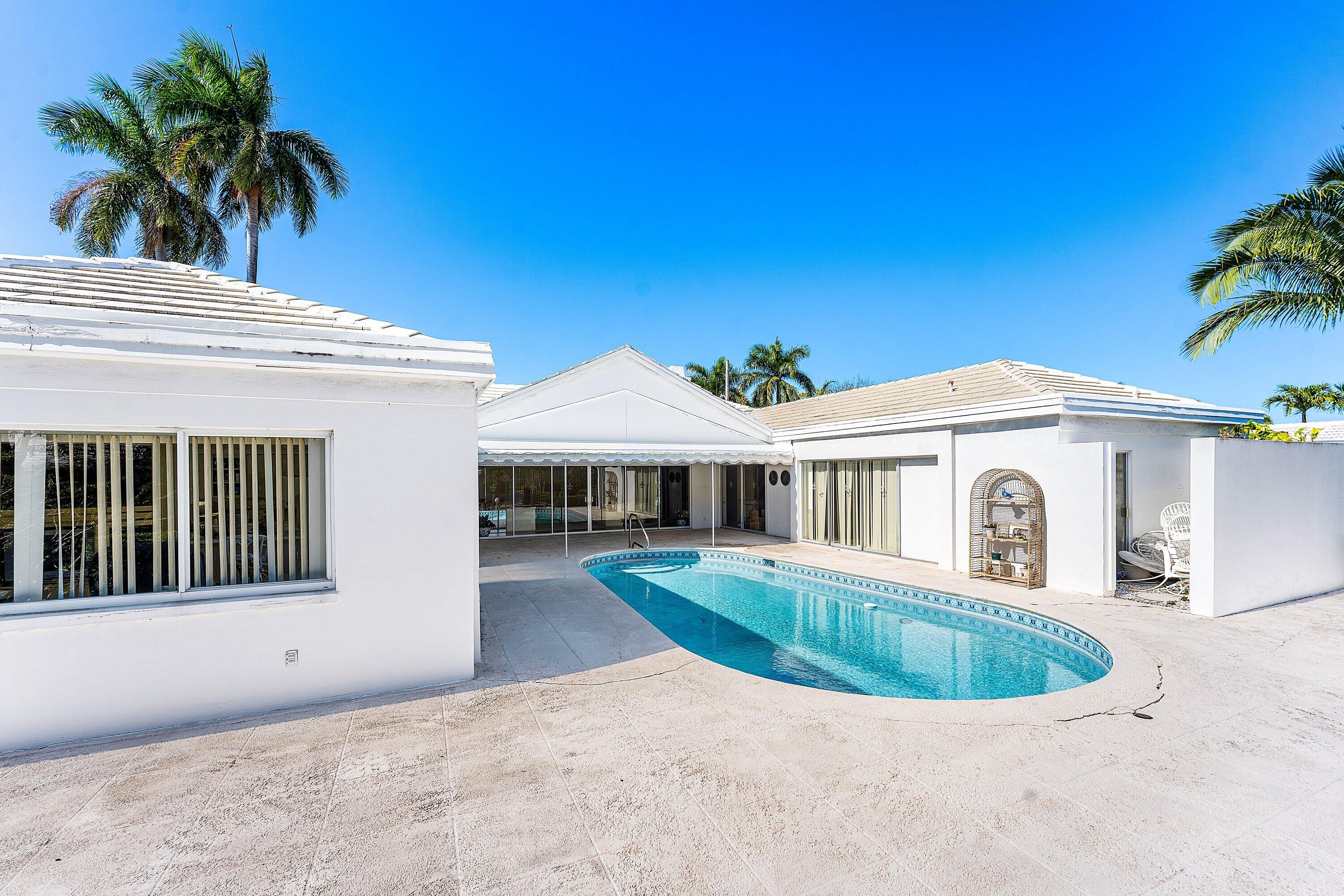 950 Mulberry Way Boca Raton, FL 33486 - Photo 7 of 23 a view of a house with a swimming pool