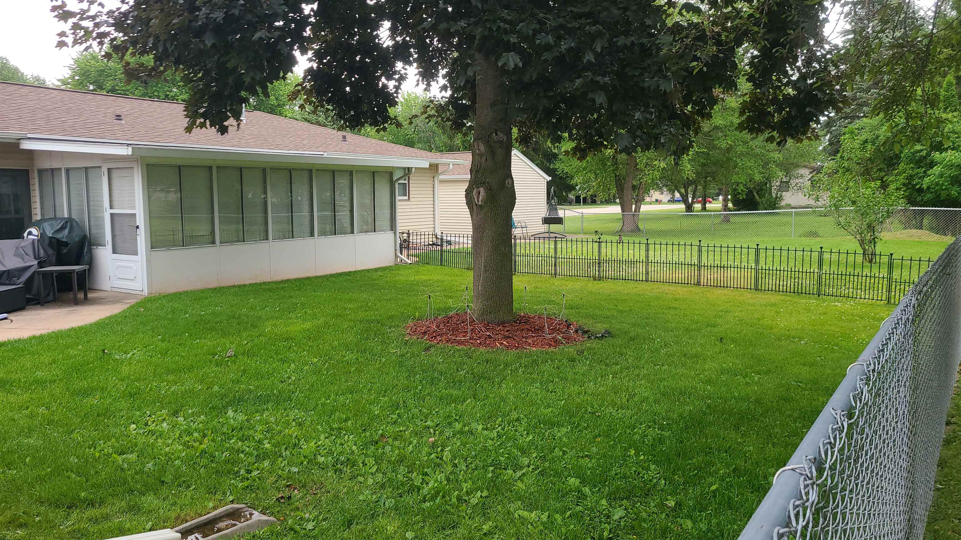 1023 Rockwell Road Green Bay, WI 54313 - Photo 7 of 31