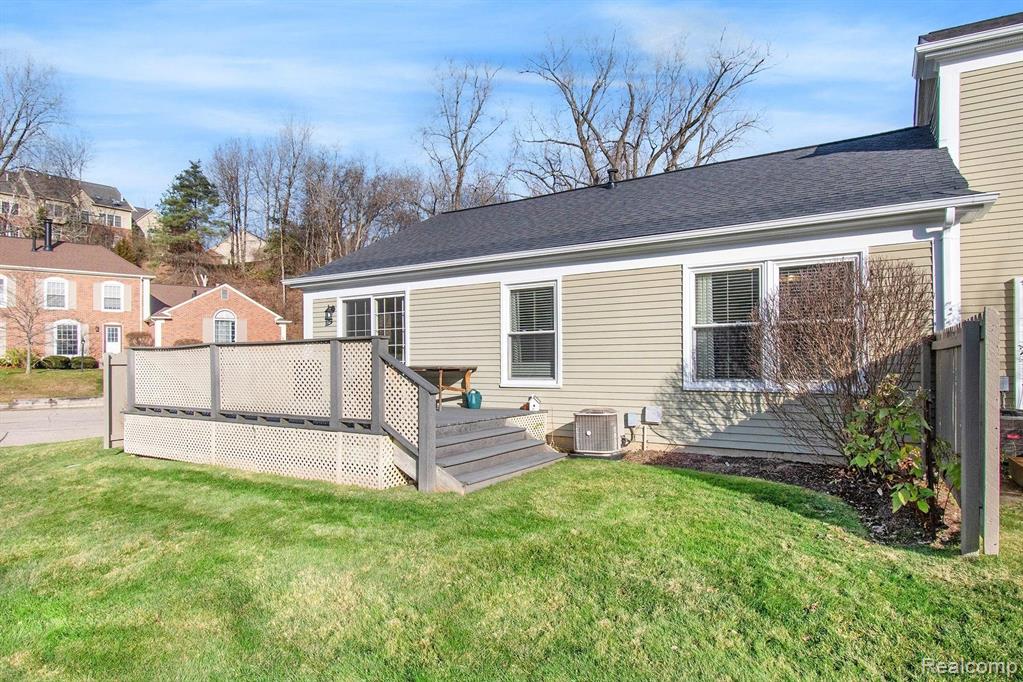 1366 Crescent Lane Rochester Hills, MI 48306 - Photo 29 of 30