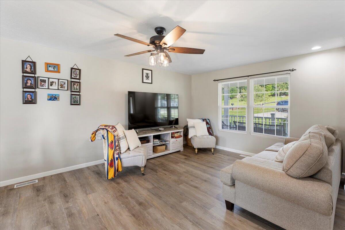 607 Rock Road West Radford, VA 24141 - Photo 11 of 21 21-21