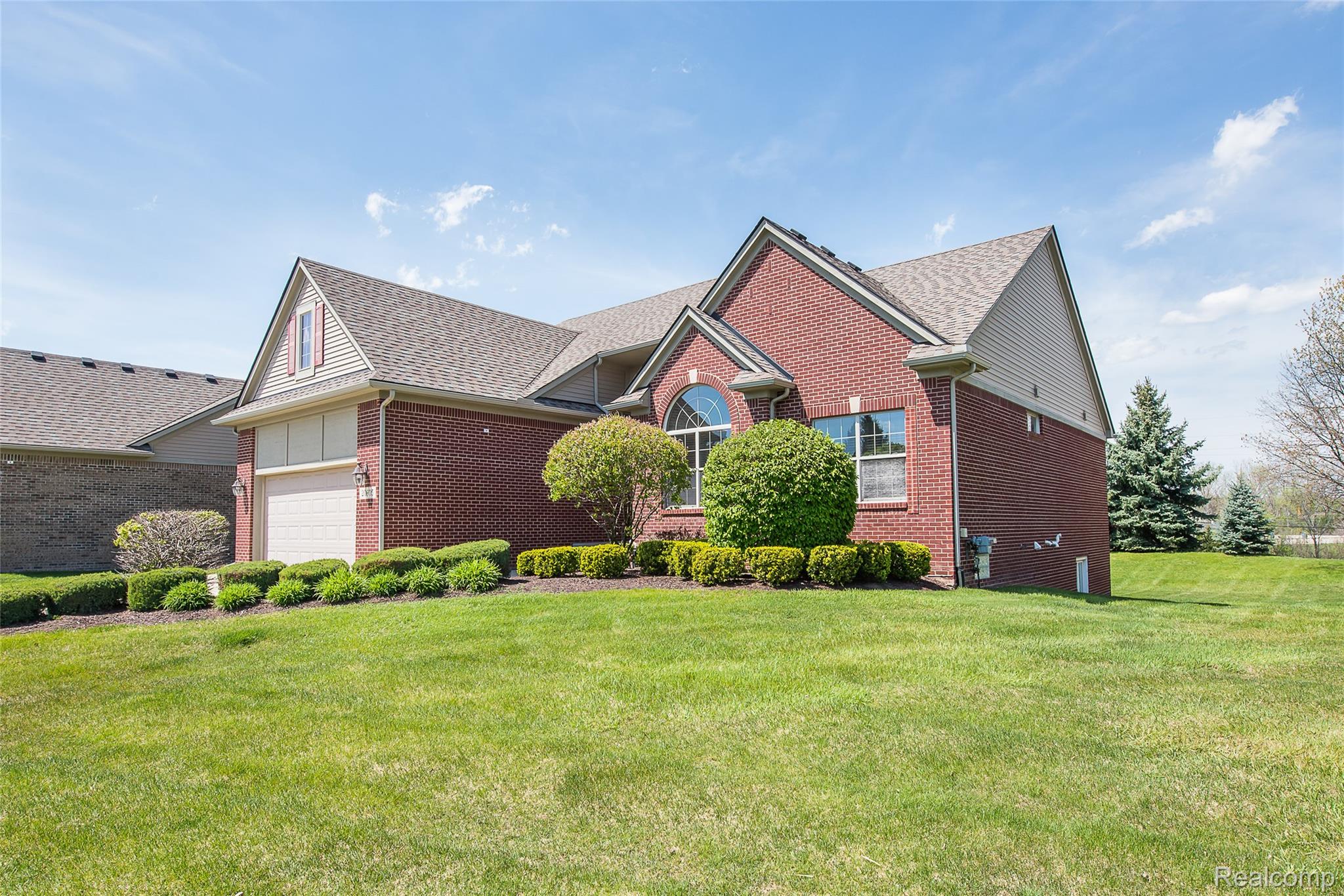 20605 Golf Ridge Circle Livonia, MI 48152 - Photo 2 of 42 Side Front View