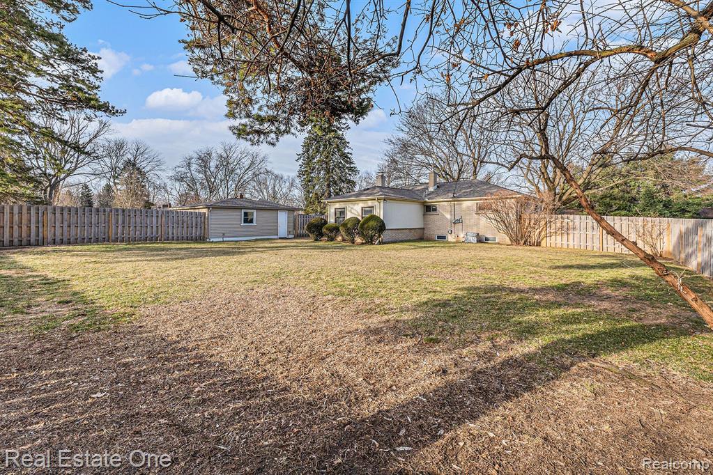 1726 Pedersen Road Walled Lake, MI 48390 - Photo 25 of 28 Gallery Image 25