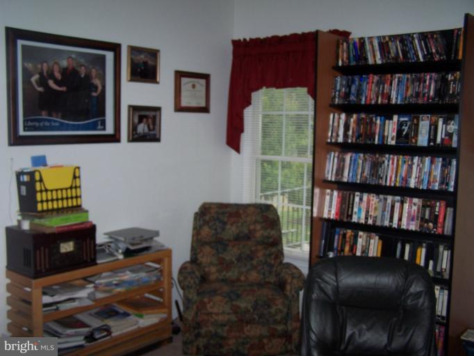 17389 Stoney Point Road King George, VA 22485 - Photo 3 of 28 Living Room