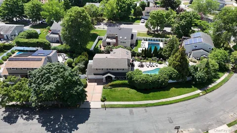 $974,999 | 8 Griggs Drive, Greenlawn, NY 11740