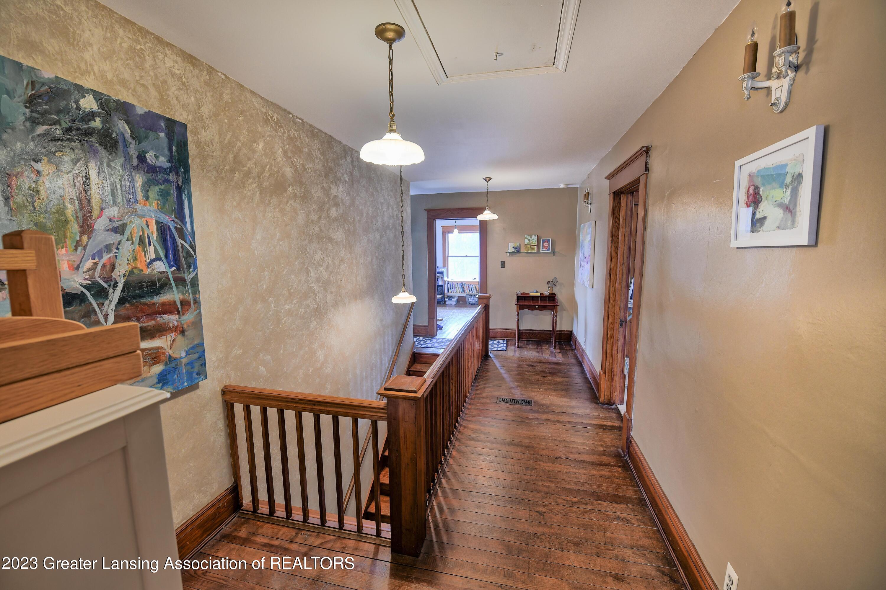 6347 Oneida Road Charlotte, MI 48813 - Photo 22 of 49 Upper landing