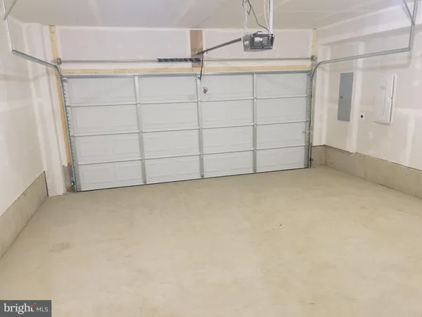 $3,500 | 24158 Thurso Square, Sterling, VA 20166