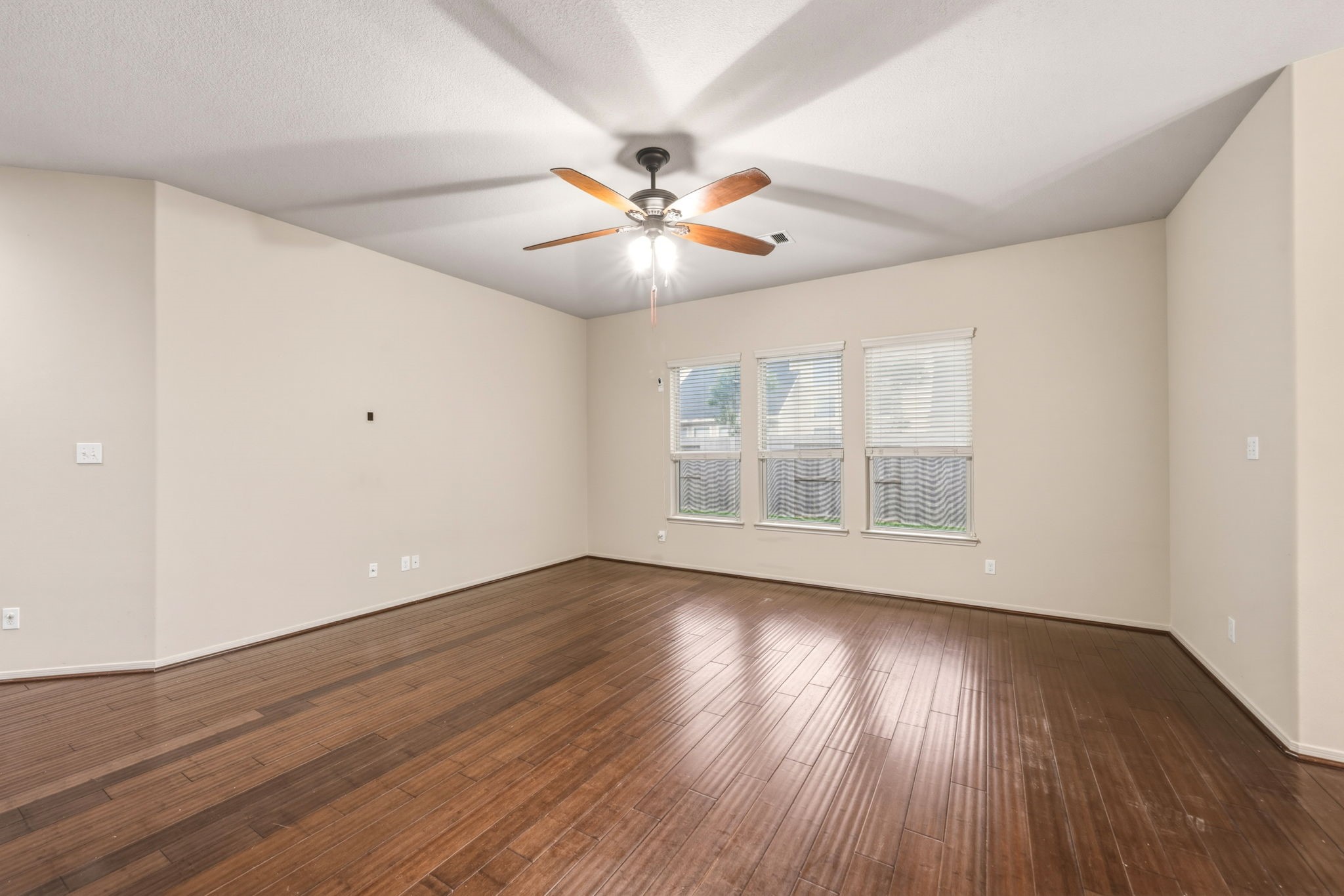 15919 Walnut Shores Drive Houston, TX 77044 - Photo 17 of 36