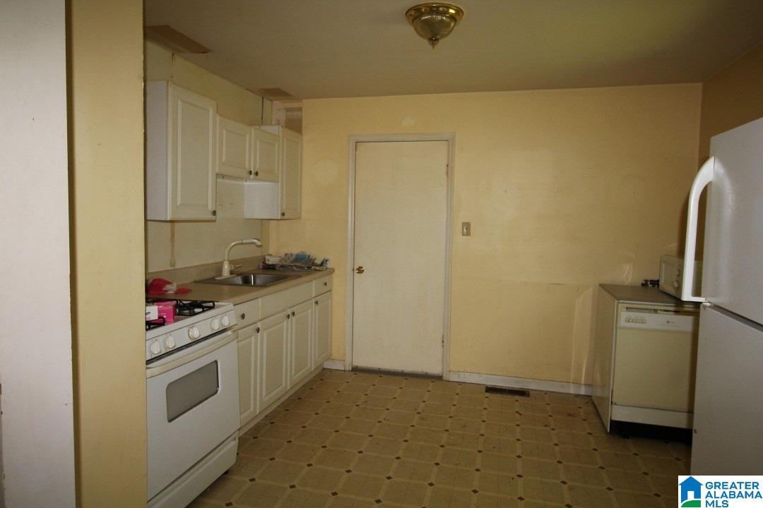 1670 Dorrough Street Leeds, AL 35094 - Photo 3 of 5