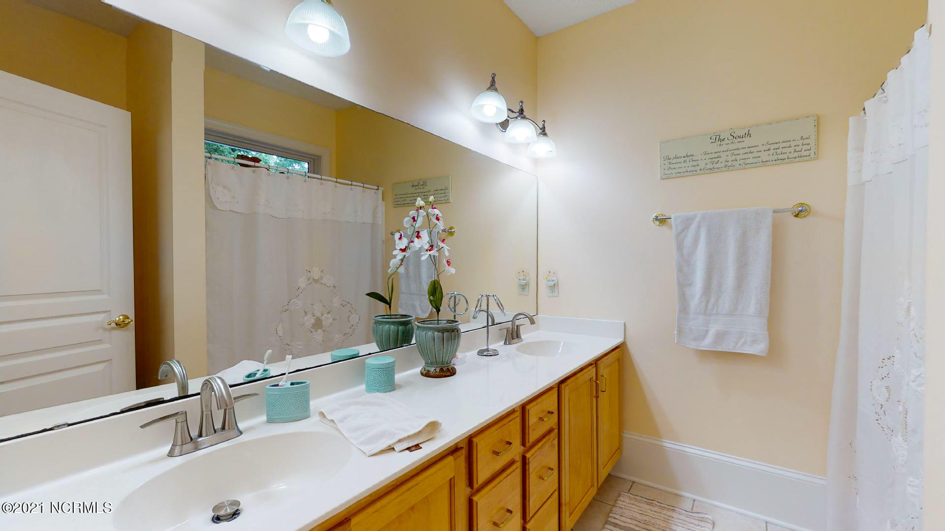 1816 Newkirk Road Wilmington, NC 28409 - Photo 28 of 31 26 bathroom off bedroom 2
