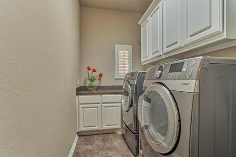 $895,000 | 82 East Crystal Canyon Circle, The Woodlands, TX 77389