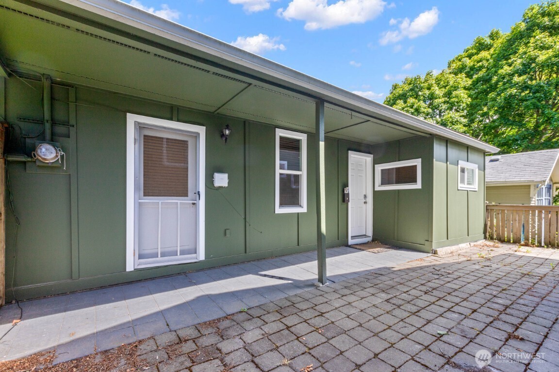 418 North 61st Street, Unit ADU Seattle, WA 98103 - Photo 7 of 23