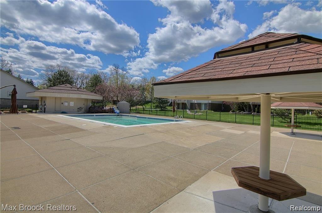 5262 Simpson Lake Road West Bloomfield, MI 48323 - Photo 39 of 39 Gallery Image 39