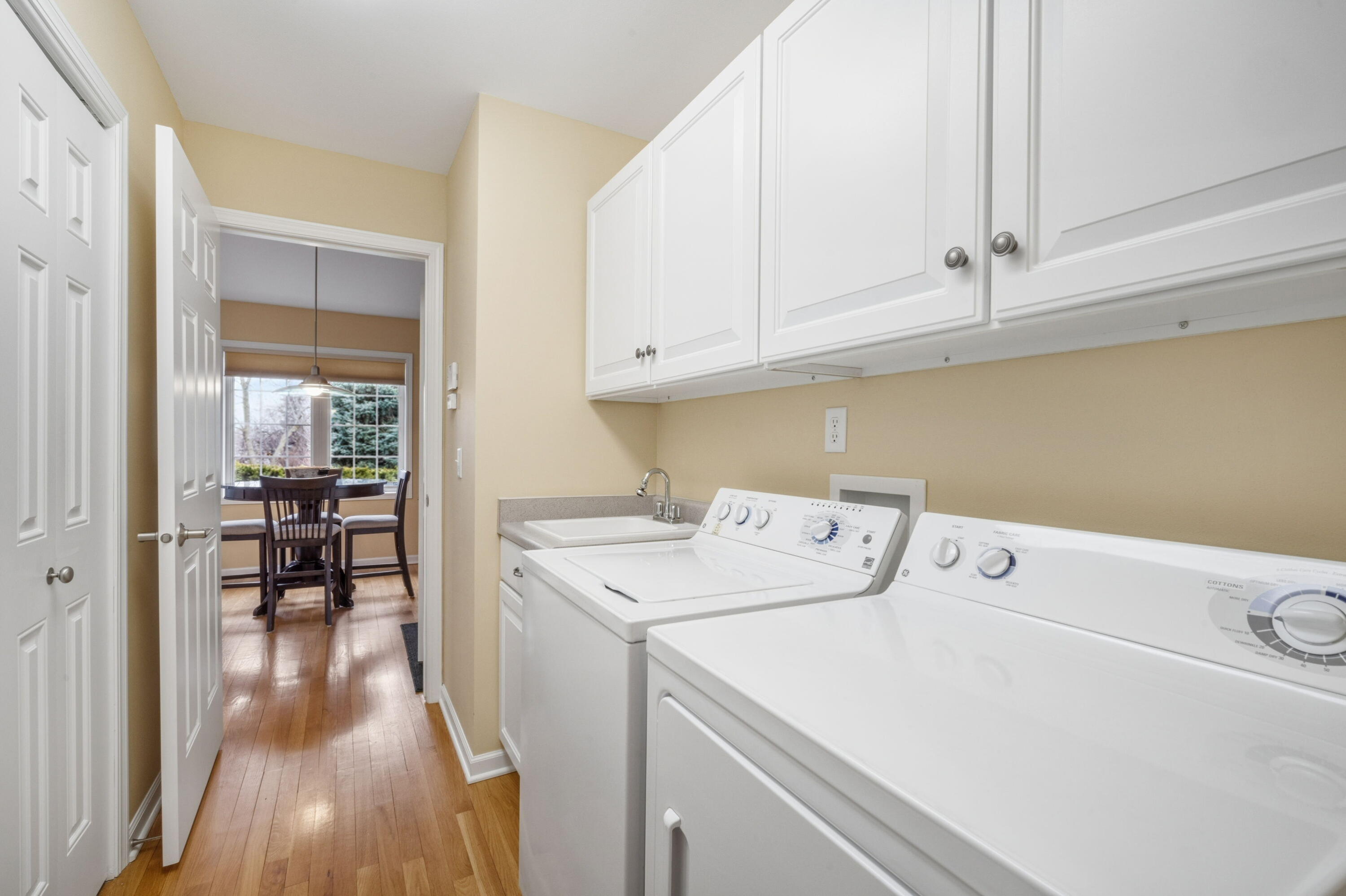 7103 West Mequon Trail Mequon, WI 53092 - Photo 17 of 17 Main floor laundry