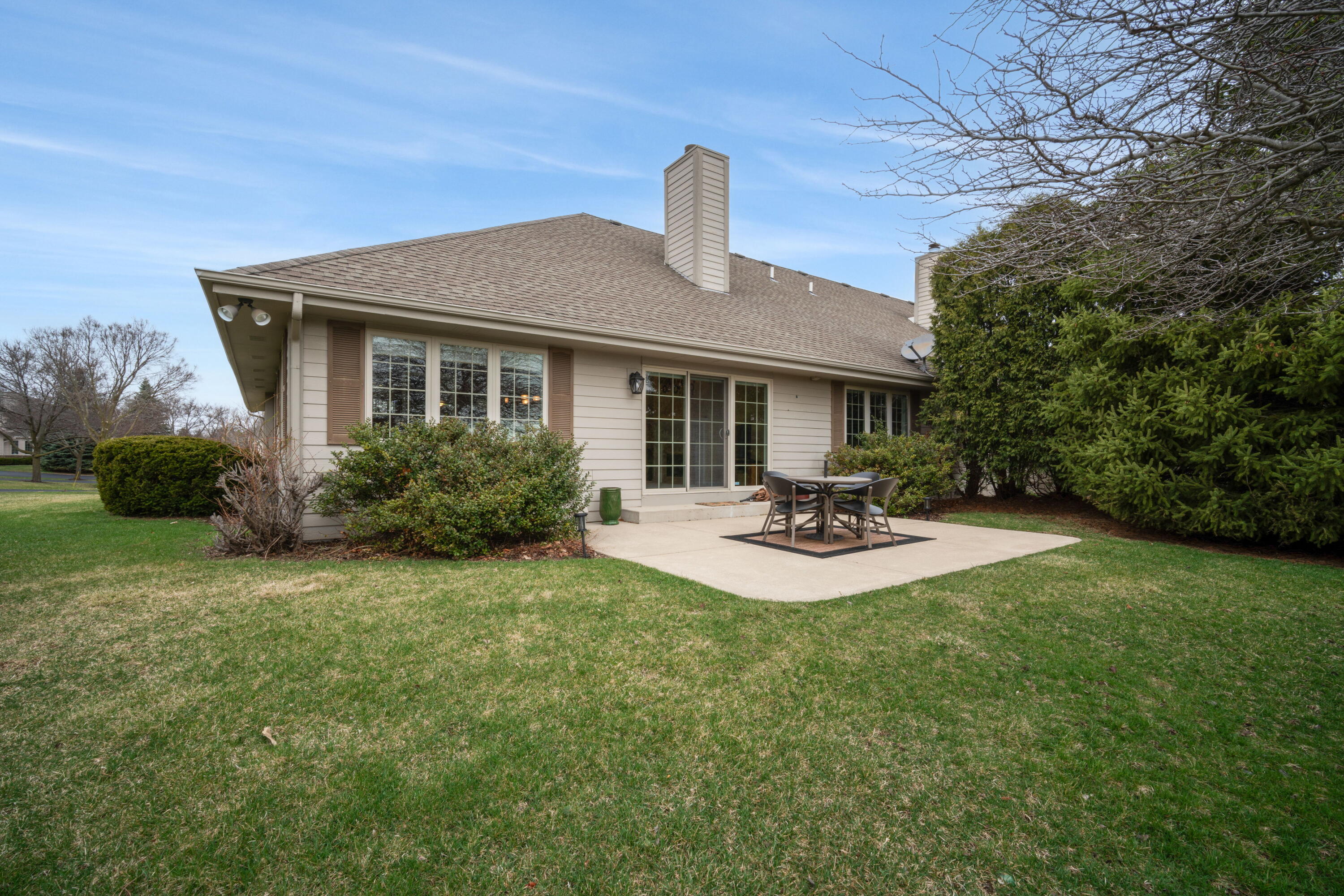 7103 West Mequon Trail Mequon, WI 53092 - Photo 3 of 17 Rear view