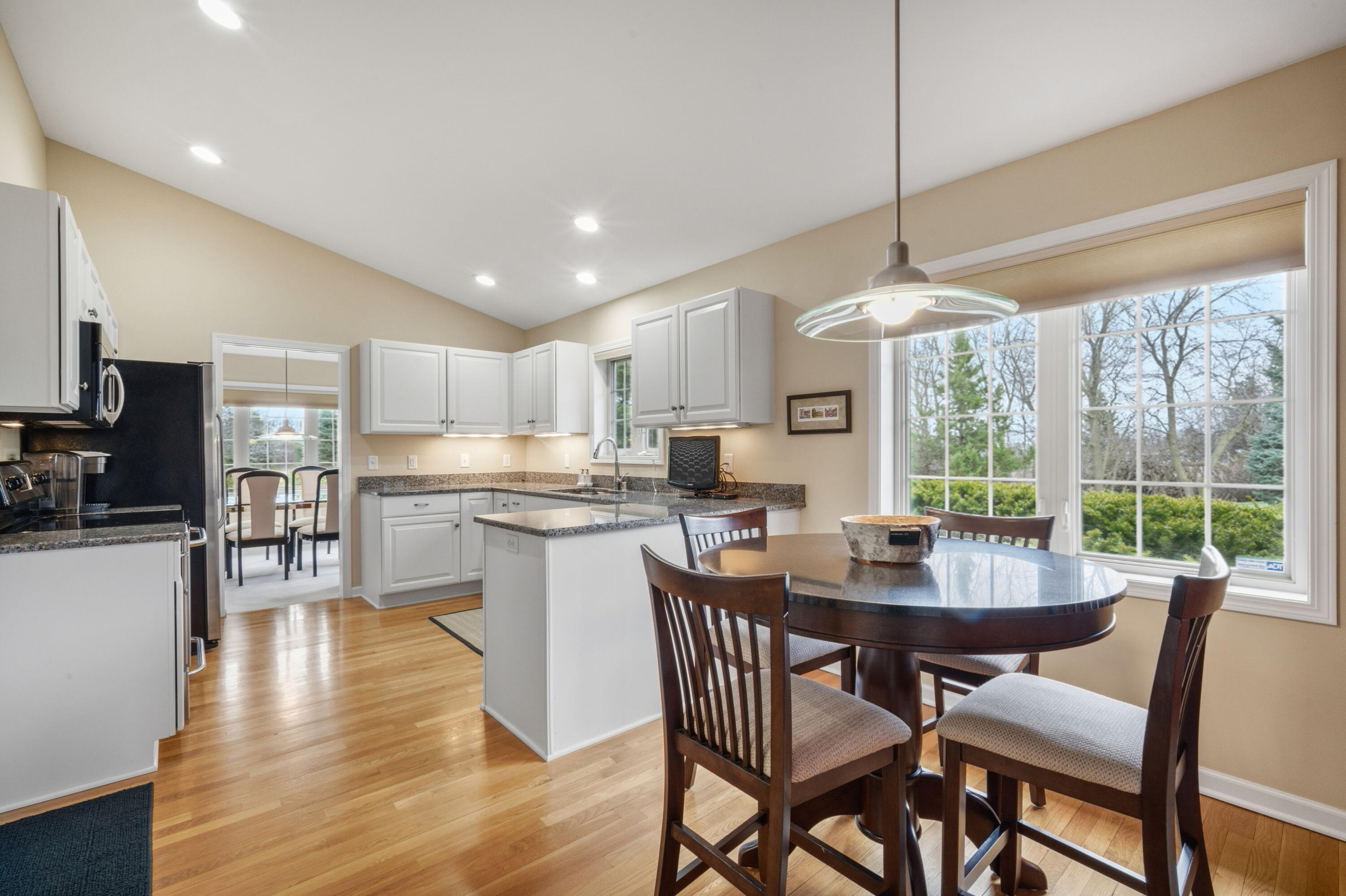 7103 West Mequon Trail Mequon, WI 53092 - Photo 5 of 17 Eat in kitchen