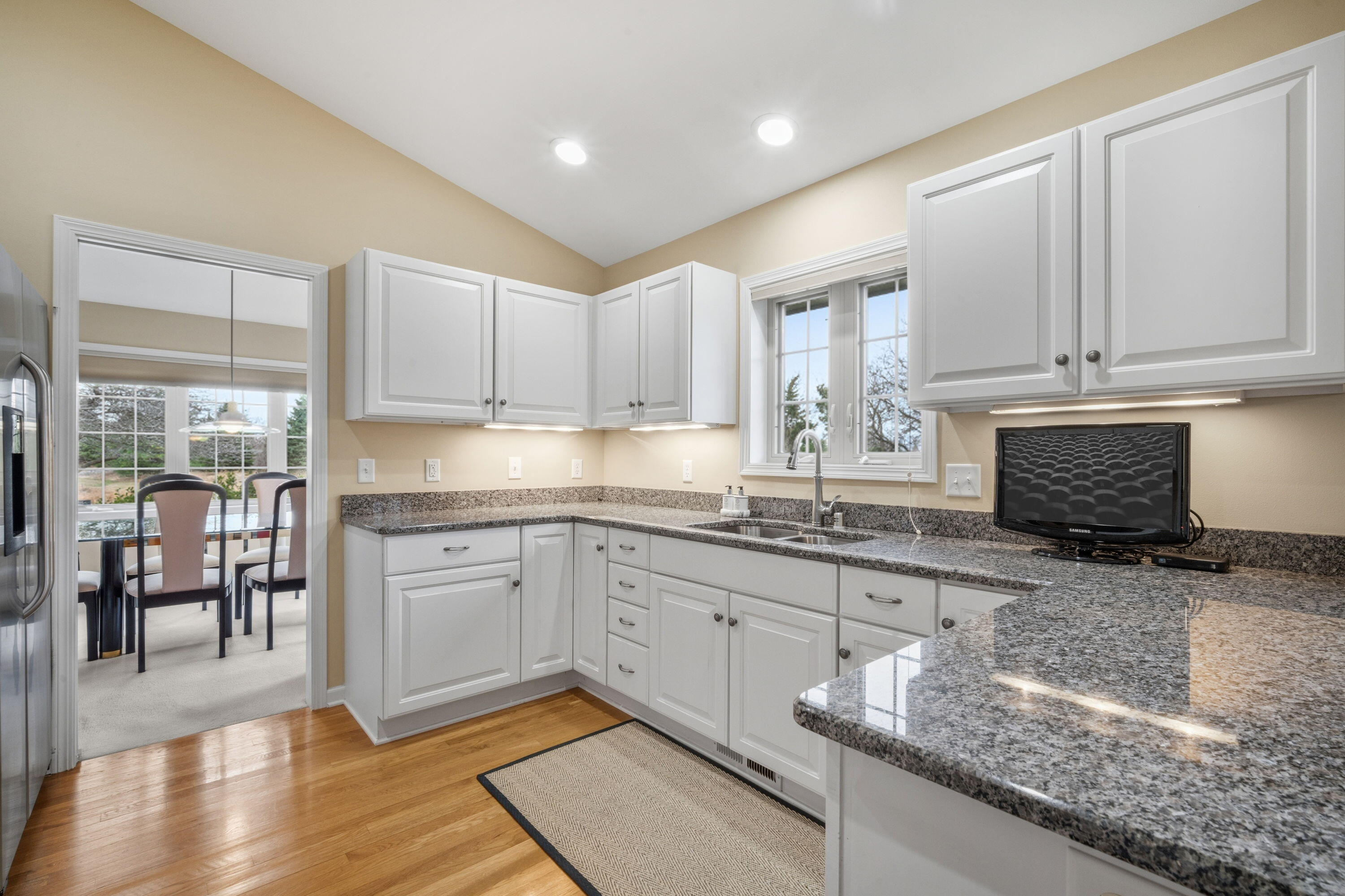 7103 West Mequon Trail Mequon, WI 53092 - Photo 6 of 17 Kitchen