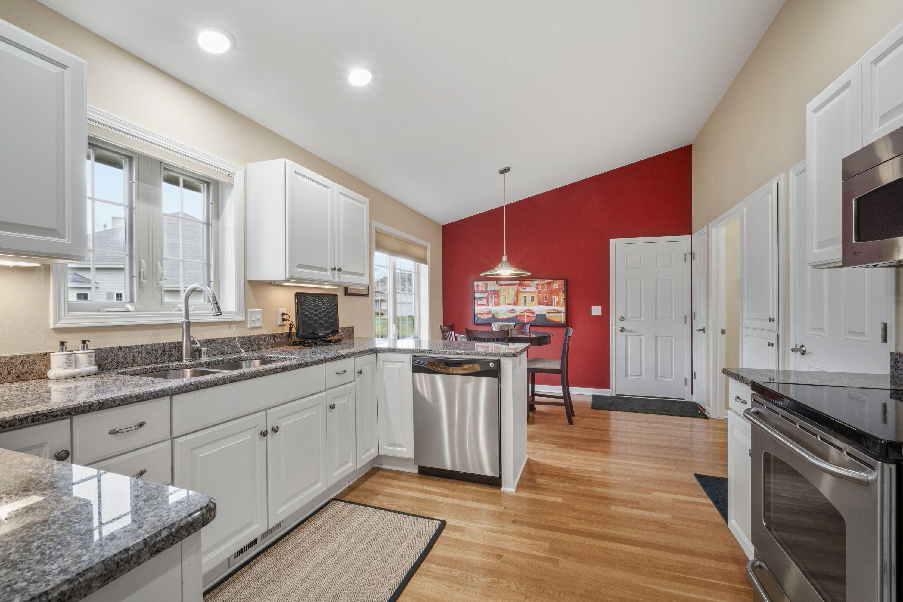 7103 West Mequon Trail Mequon, WI 53092 - Photo 7 of 17 Kitchen view 2