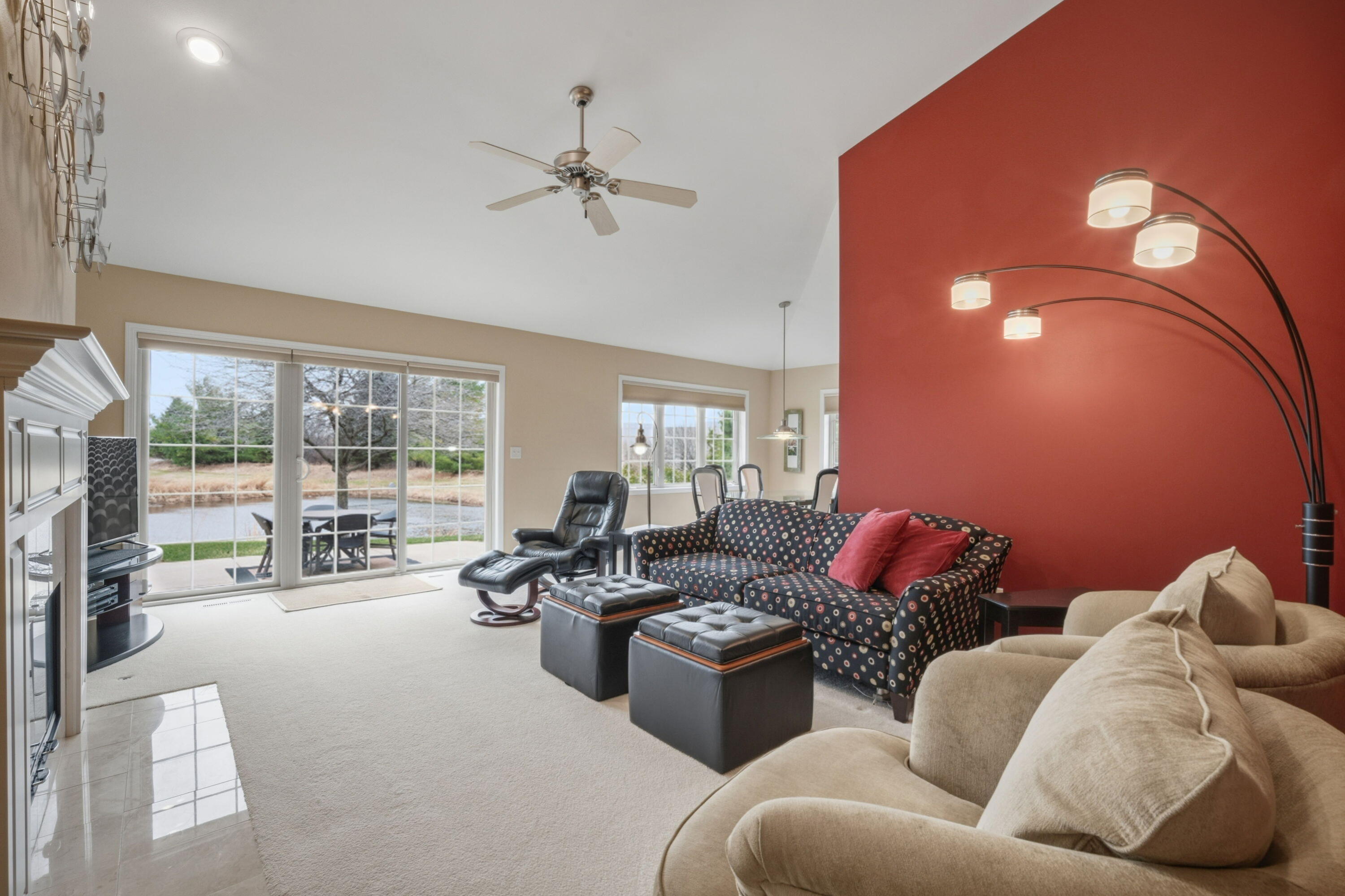 7103 West Mequon Trail Mequon, WI 53092 - Photo 8 of 17 Living room