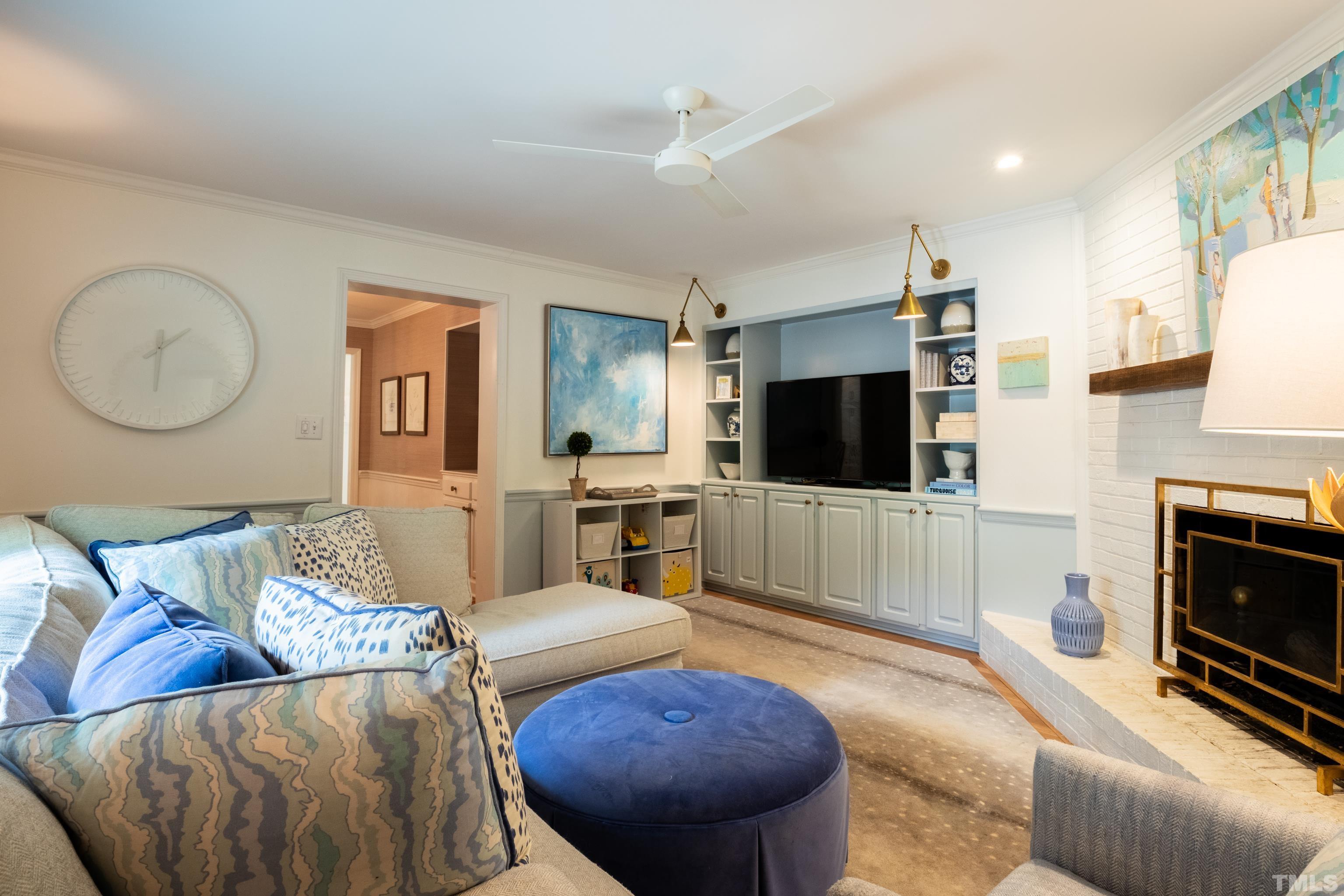 816 Davidson Street Raleigh, NC 27609 - Photo 20 of 36 a living room with furniture and a flat screen tv
