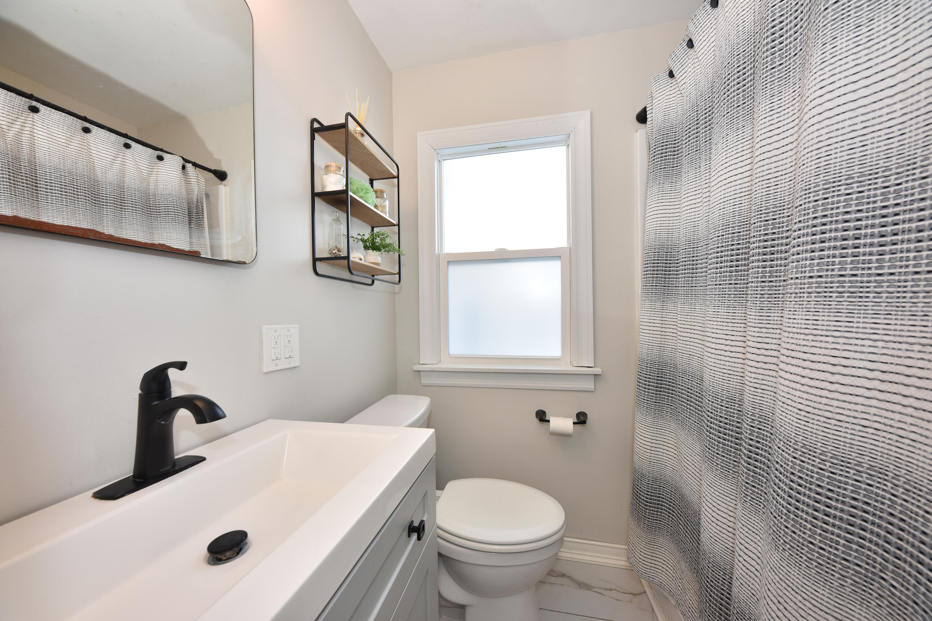 3341 North 88th Street Milwaukee, WI 53222 - Photo 12 of 37 Full bath nicely updated