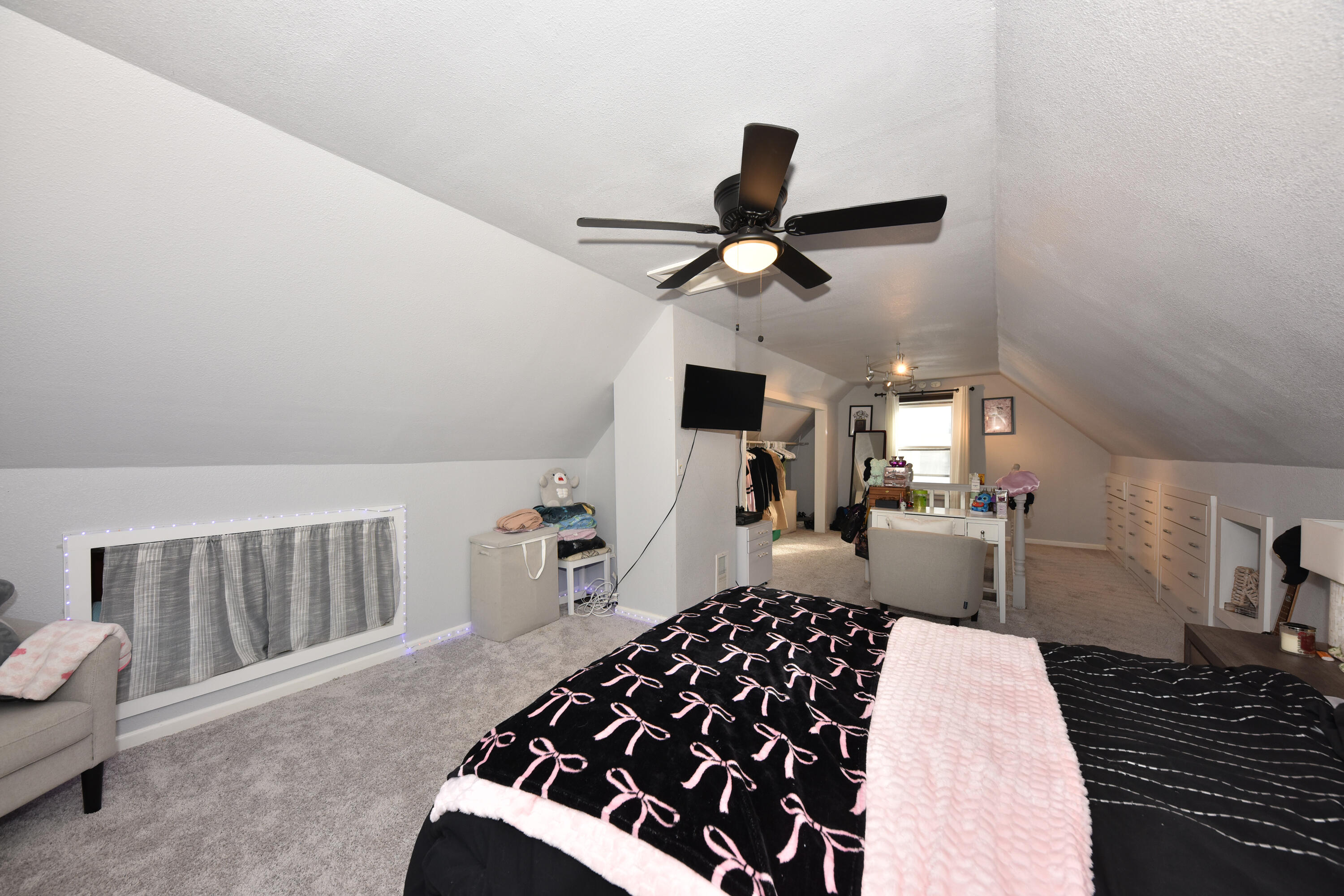 3341 North 88th Street Milwaukee, WI 53222 - Photo 18 of 37 Another view of upper bedroom