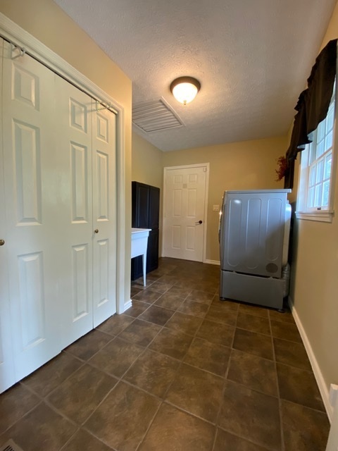 11426 East Radisson Road Mount Vernon, IL 62864 - Photo 29 of 56 a view of a livingroom with furniture