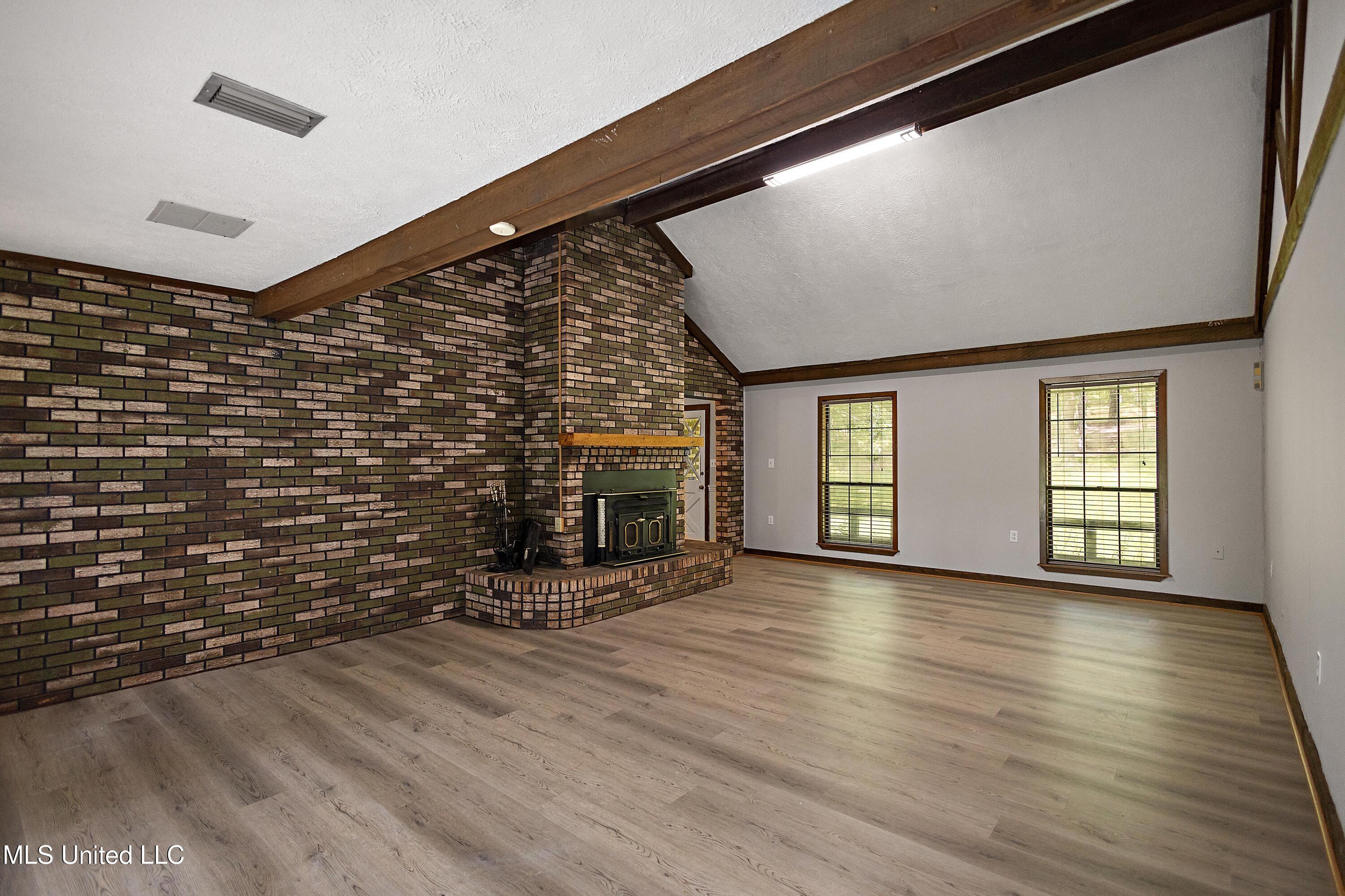 406 Springwood Circle Terry, MS 39170 - Photo 3 of 22 IMG_1679