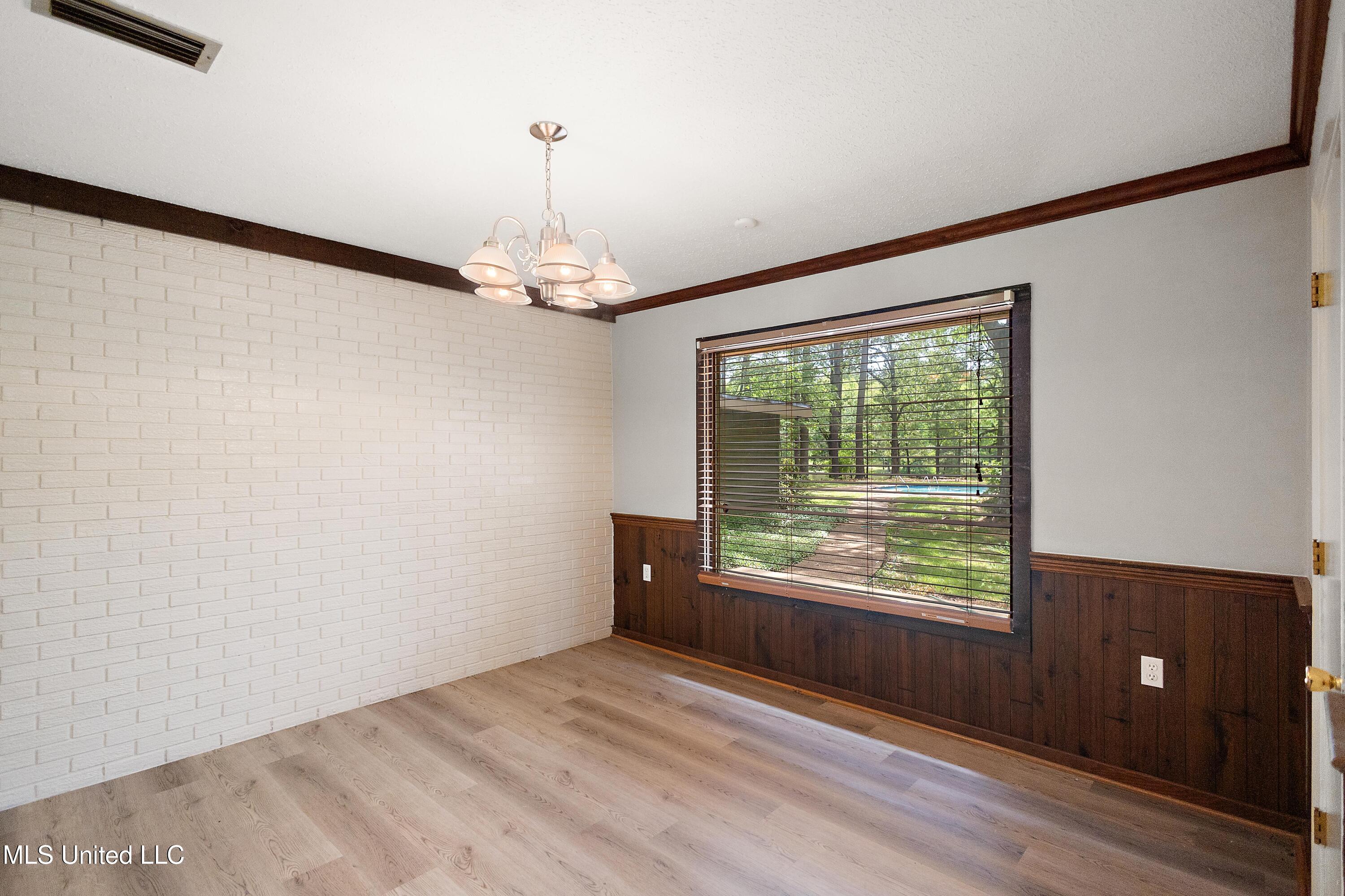 406 Springwood Circle Terry, MS 39170 - Photo 5 of 22 IMG_1681