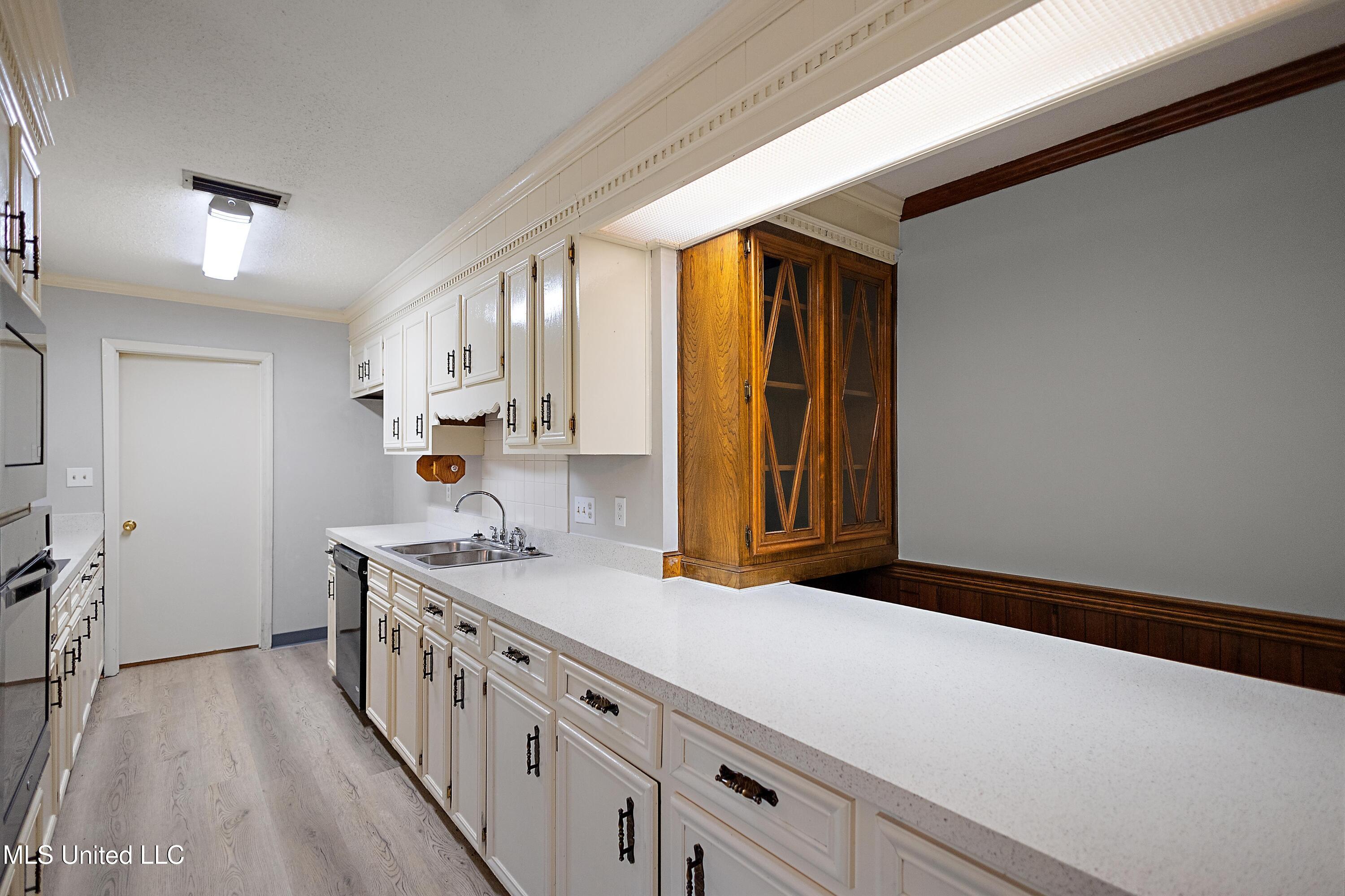 406 Springwood Circle Terry, MS 39170 - Photo 6 of 22 IMG_1683