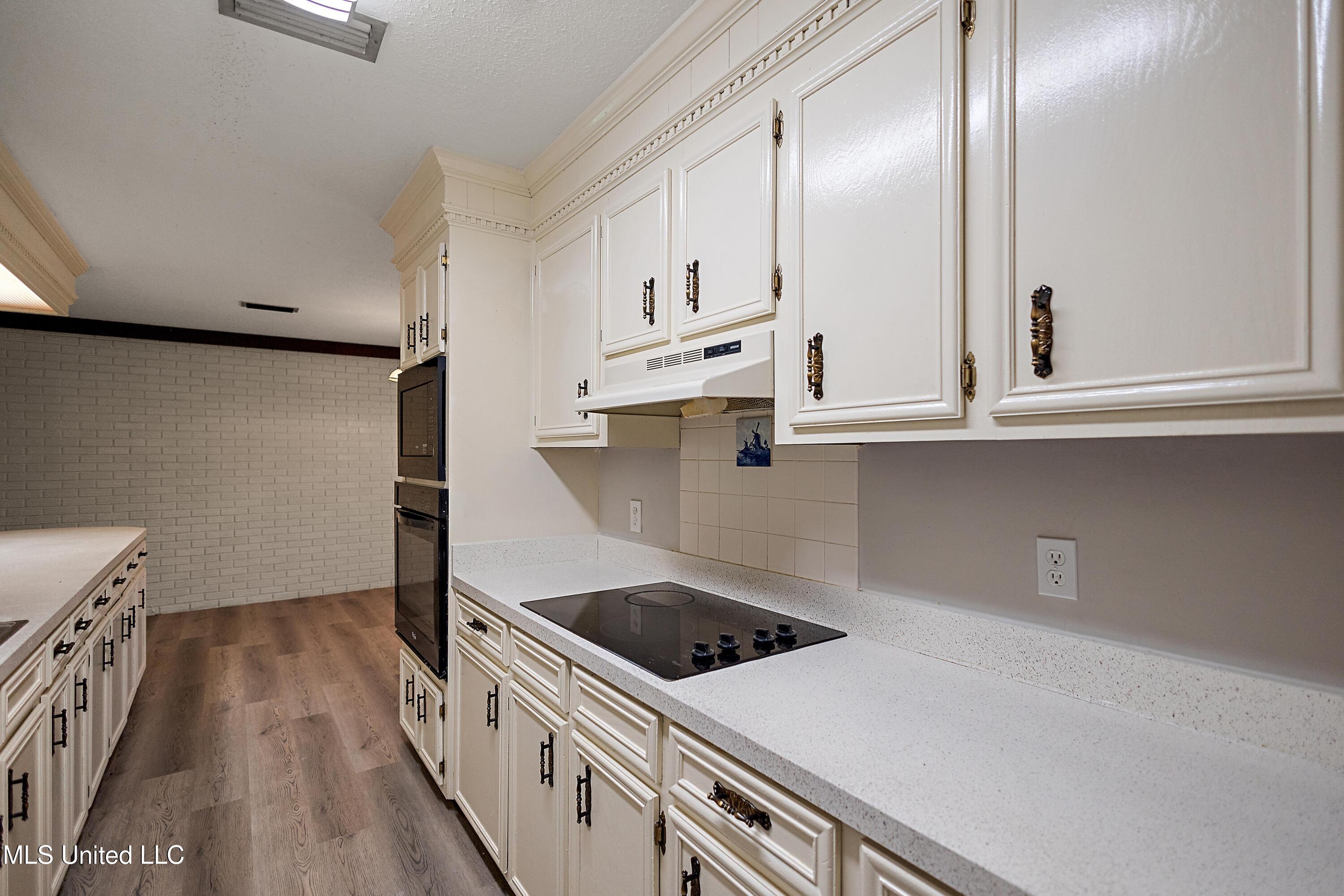 406 Springwood Circle Terry, MS 39170 - Photo 8 of 22 IMG_1685