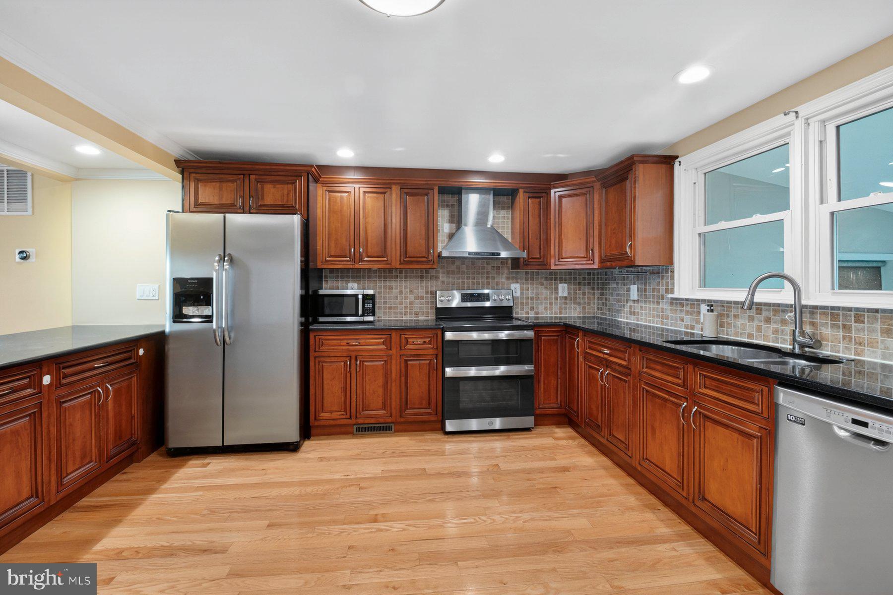 643 47th Street Baltimore, MD 21224 - Photo 8 of 35